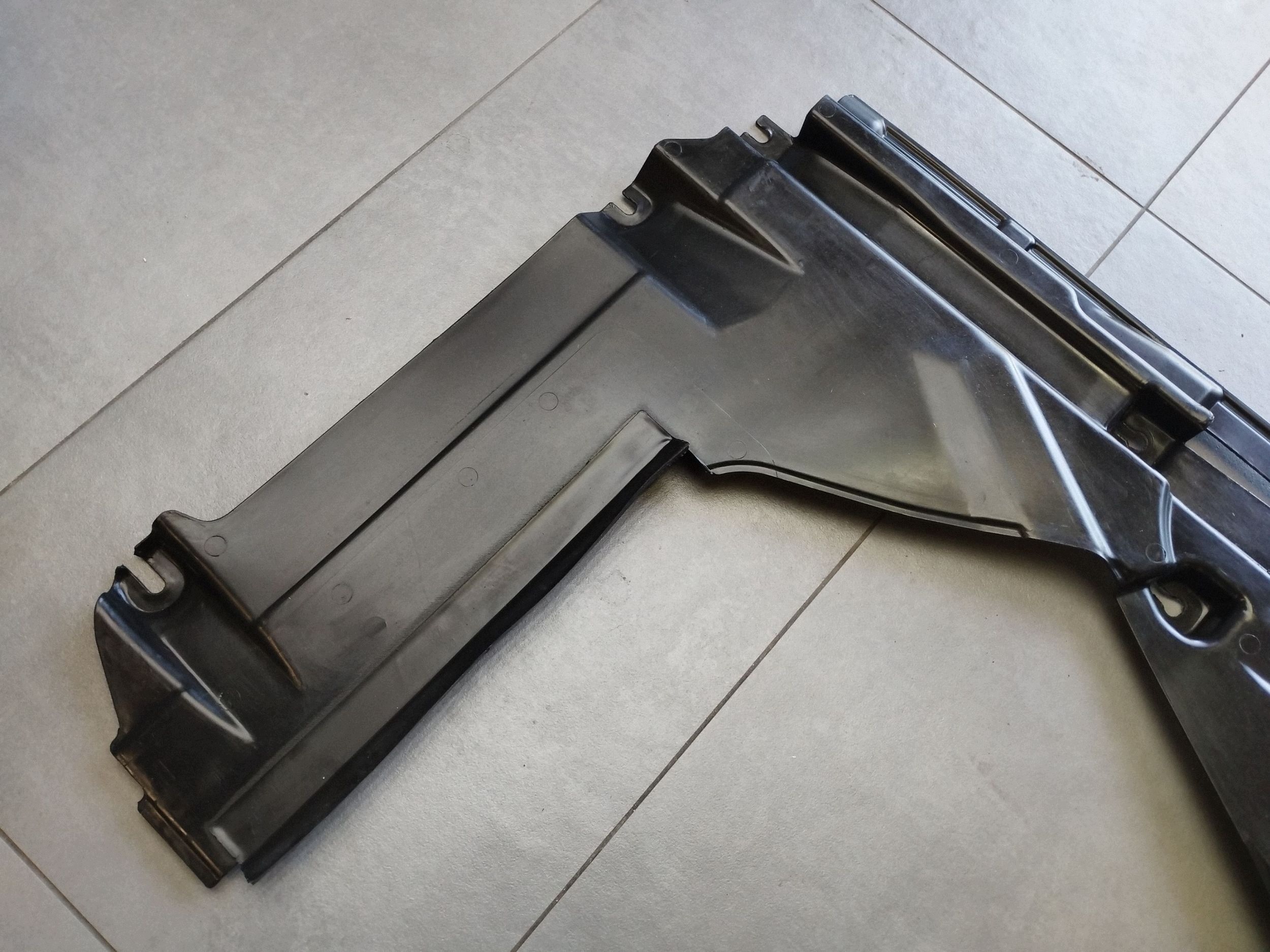 Audi A4 S4 B9 8W cover chassis side 8W0825215E