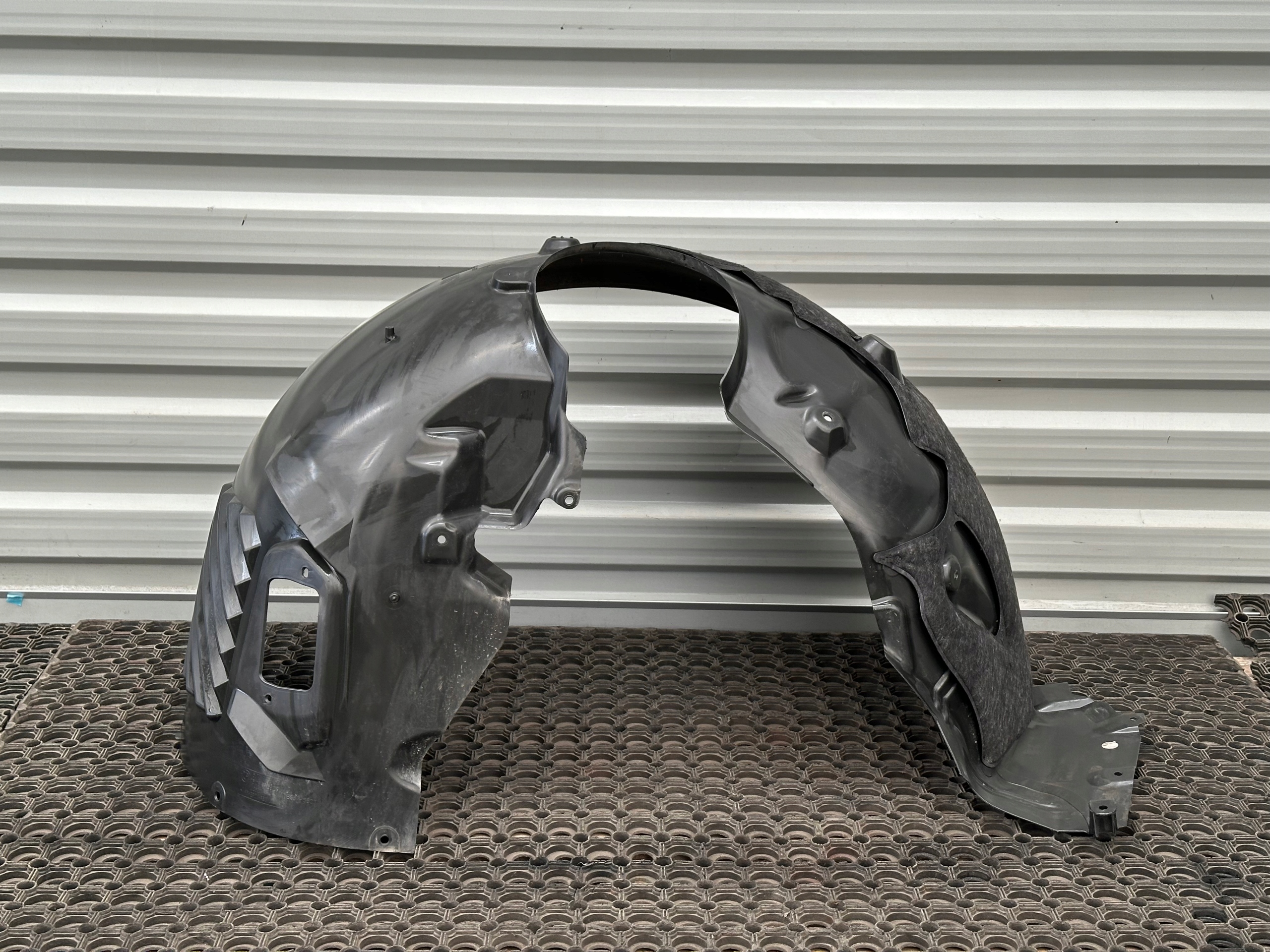 BMW 2 U06 NADKOLE LEWY PRZÓD 8498435