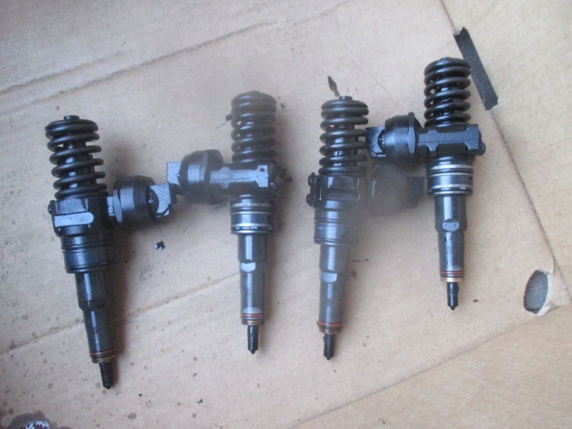 038130073AG - GOLF IV SEAT SKODA НАСОС БРЫЗГОВИК 1.9 TDI 0414720215