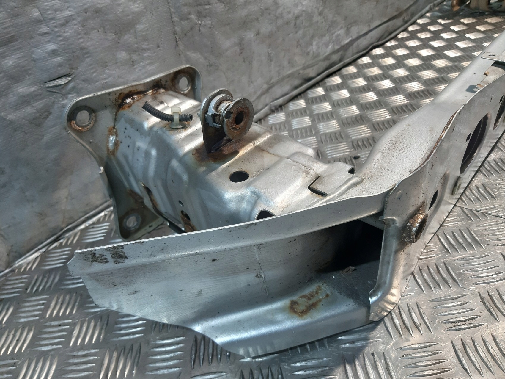 FORD FOCUS MK3 III 1.6 tdci sider pillar below bumper front F0C172803