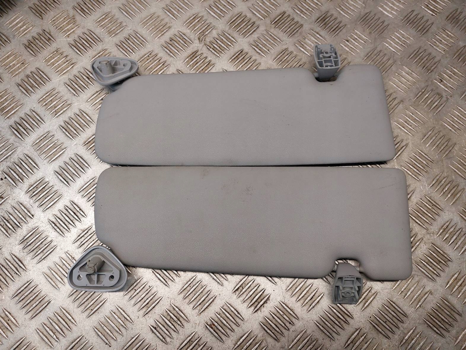 cover PRZECIWSLONECZNA left + right BMW E87 118d