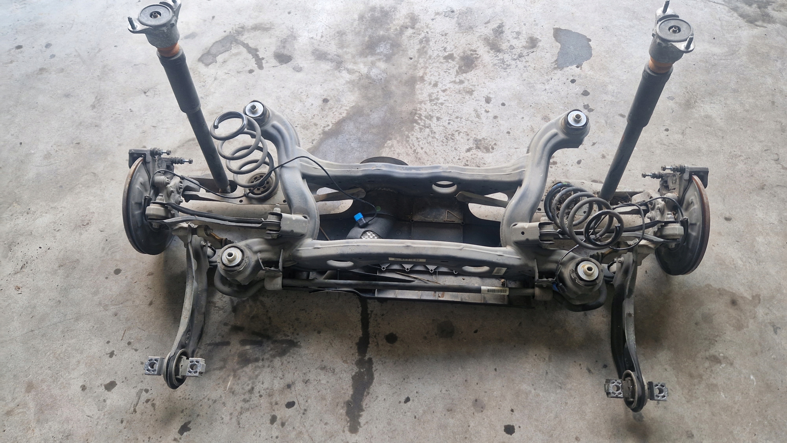 BELKA ZAWIESZENIA WÓZEK SANKI TYŁ TYLNE MERCEDES GLA W156 X156