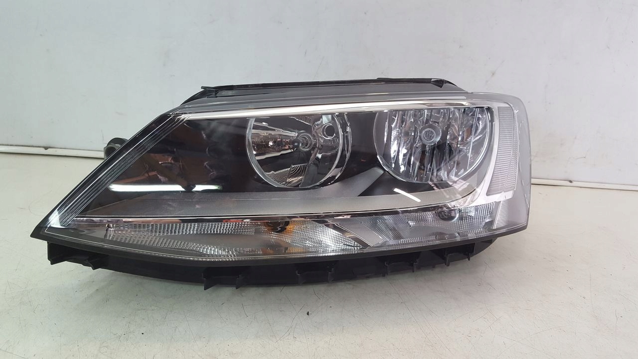 light front front left VW Jetta