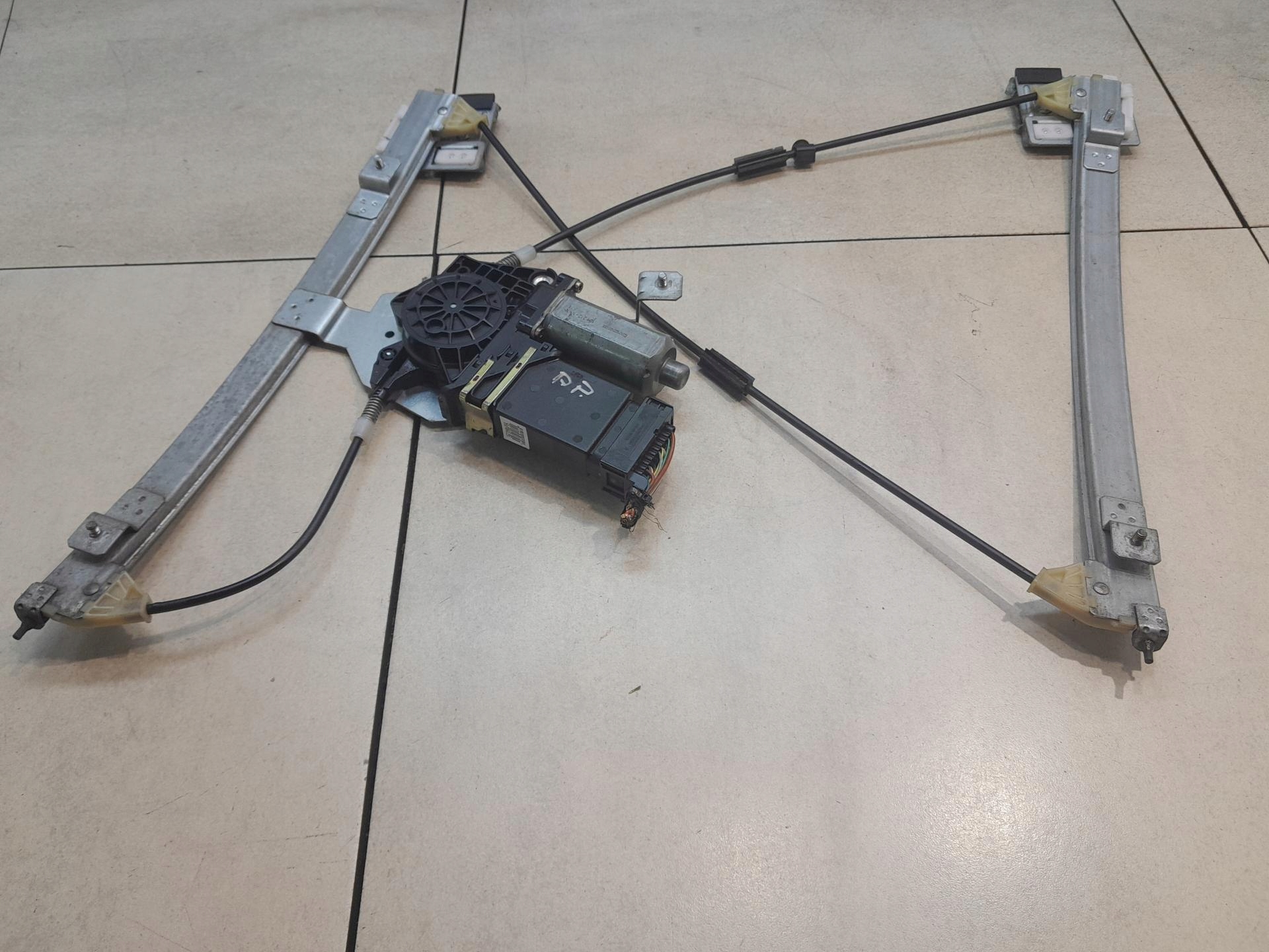 window regulator right front SKODA OCTAVIA and 101448202