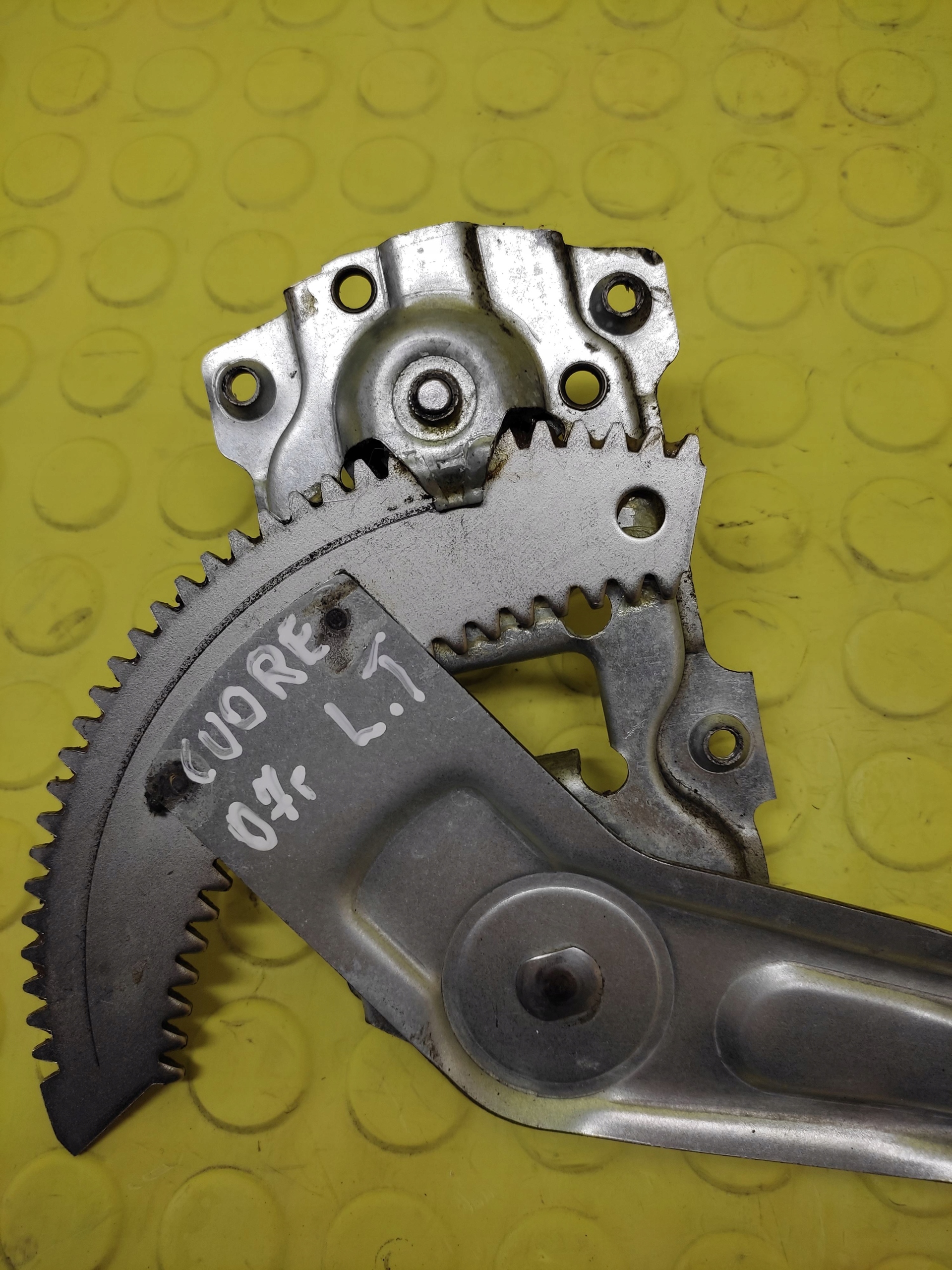DAIHATSU CUORE VII window regulator left rear part