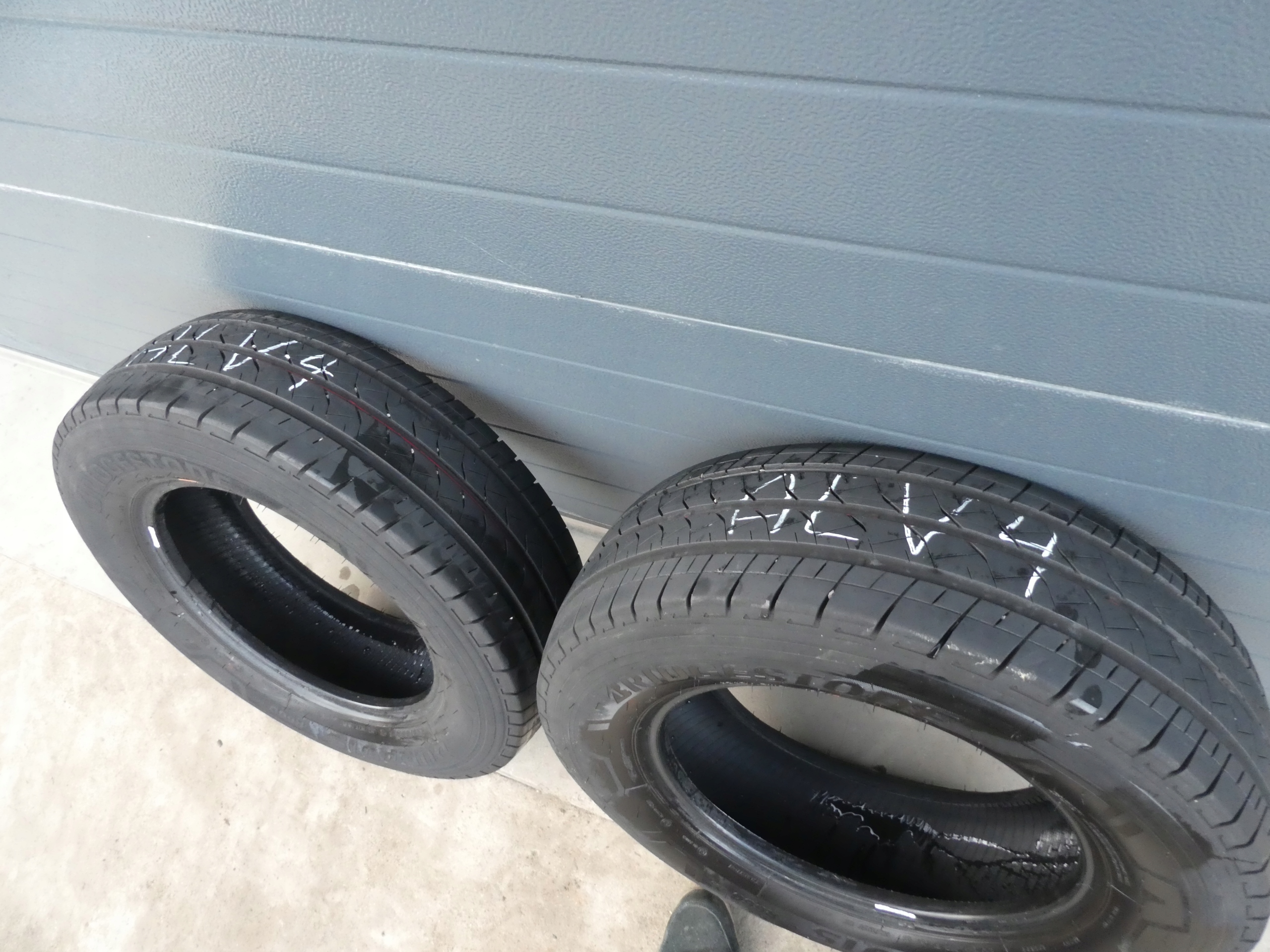 2X tyres Bridgestone 225/65/16 2021R