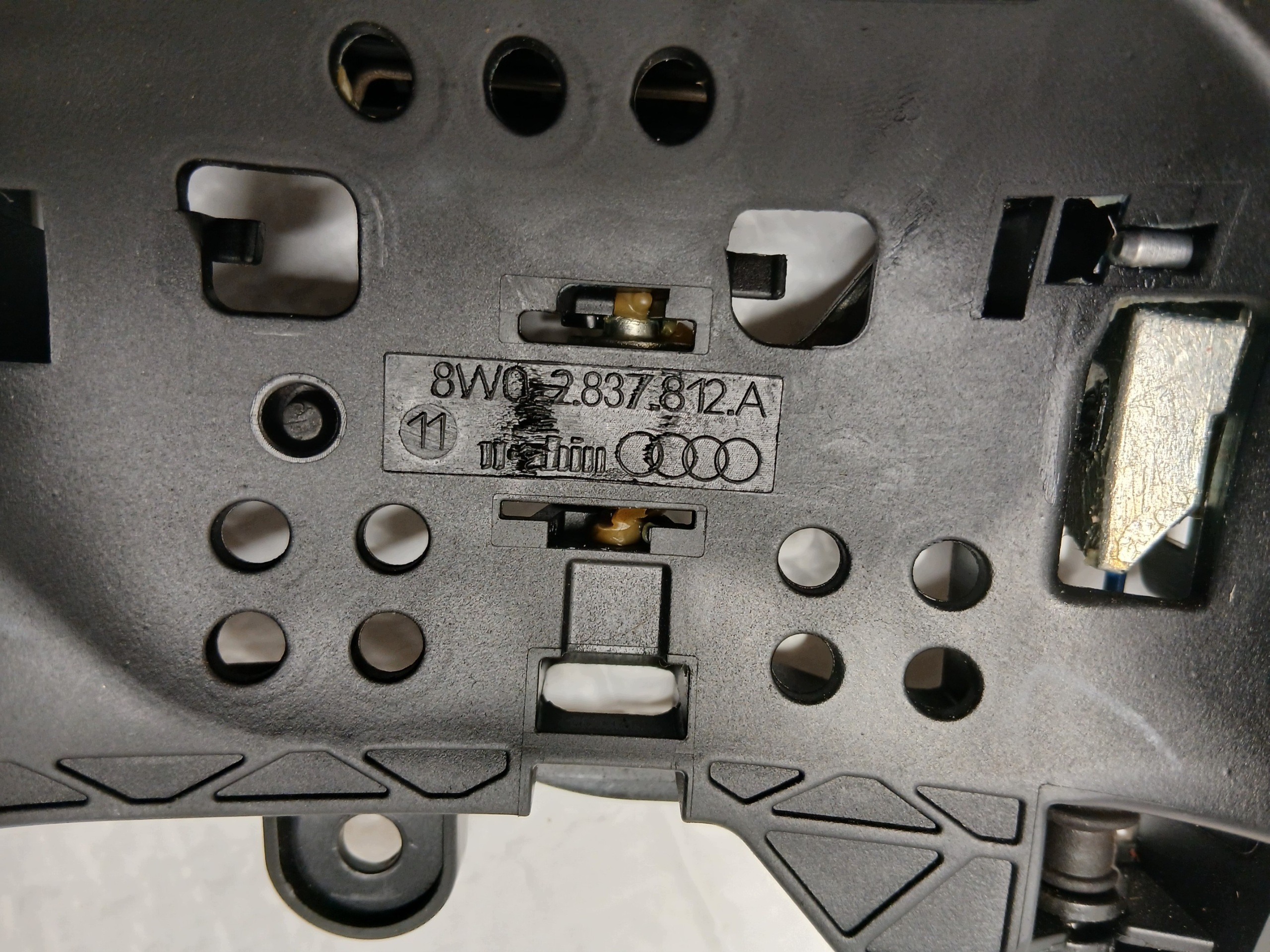 AUDI A4 B9 LIFT handle door right rear part 8W0837812A