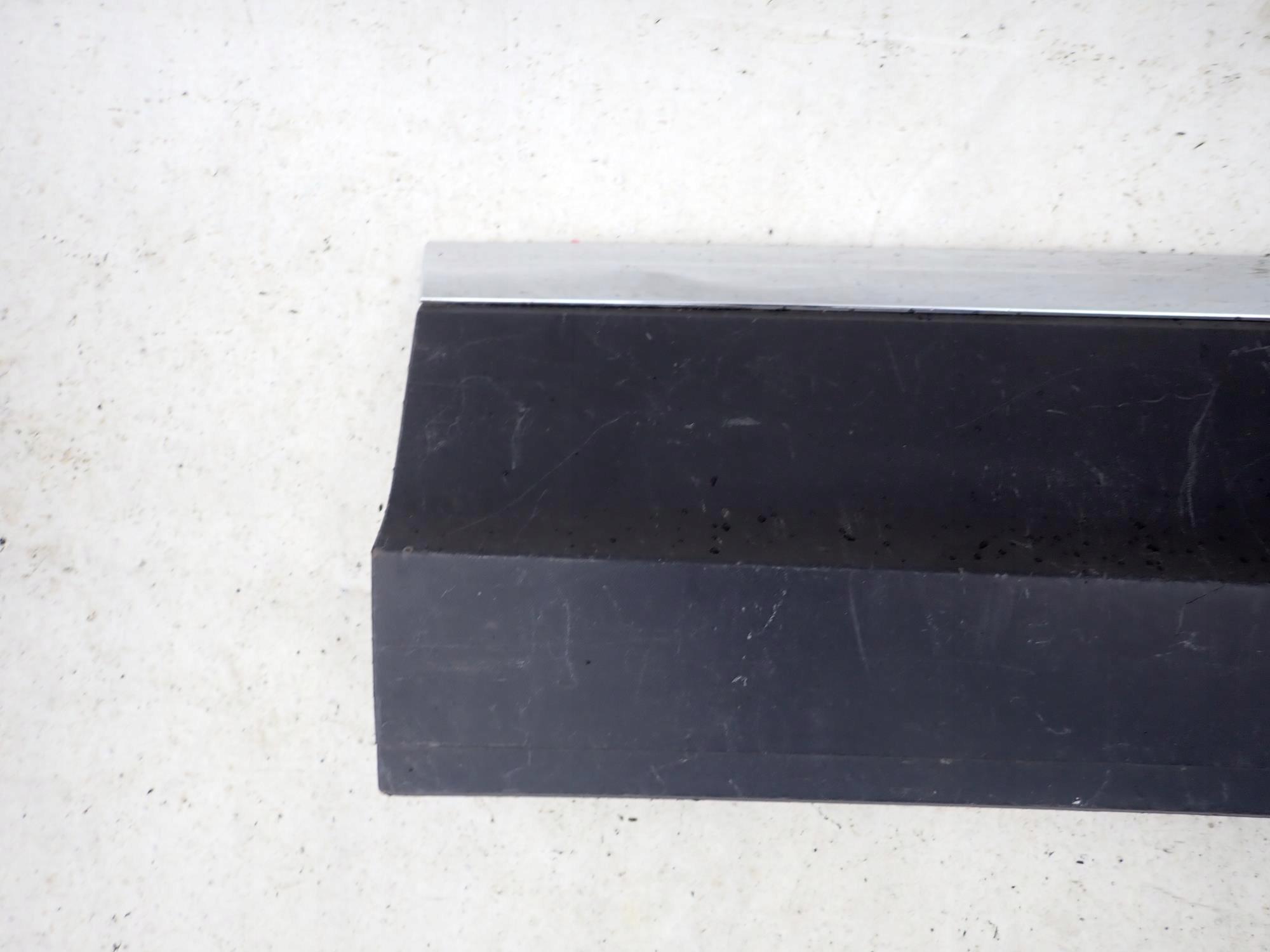 VW TIGUAN II 2 15-> moulding door right front