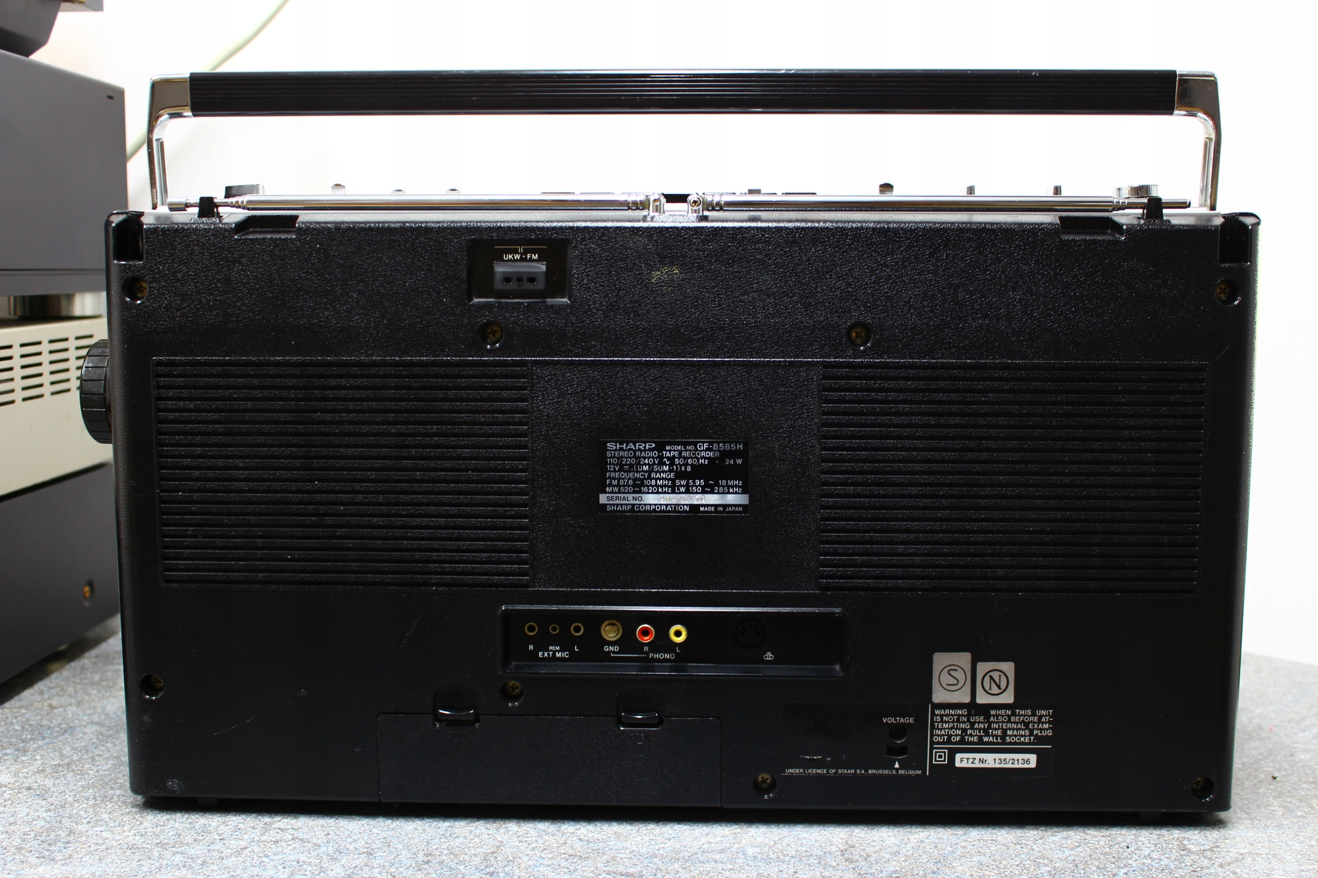 SHARP GF-8585 Ghettoblaster / Radioodtwarzacz Złącza brak