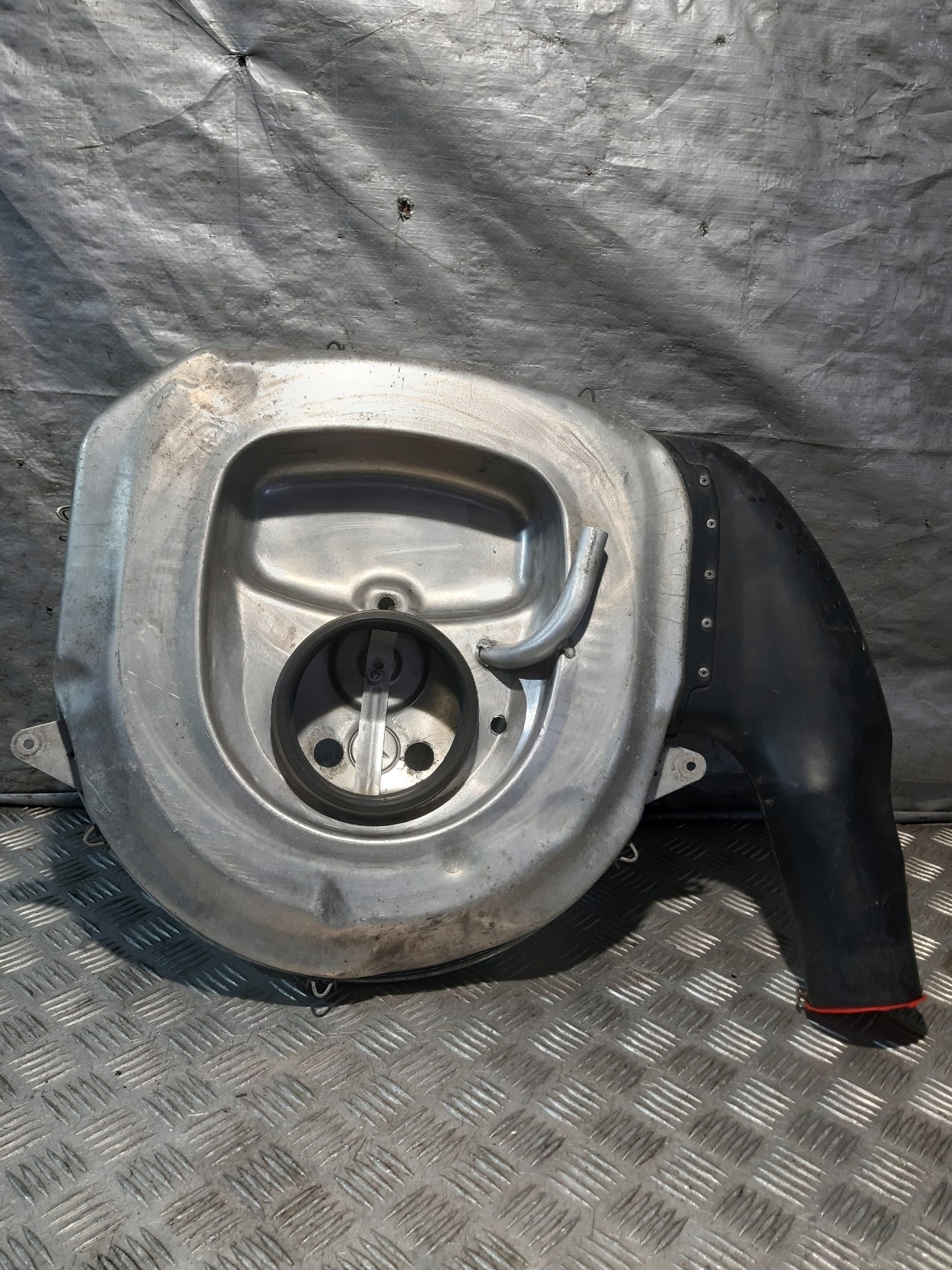 Gehäuse filter luft MERCEDES W126 420 SE 0010947804