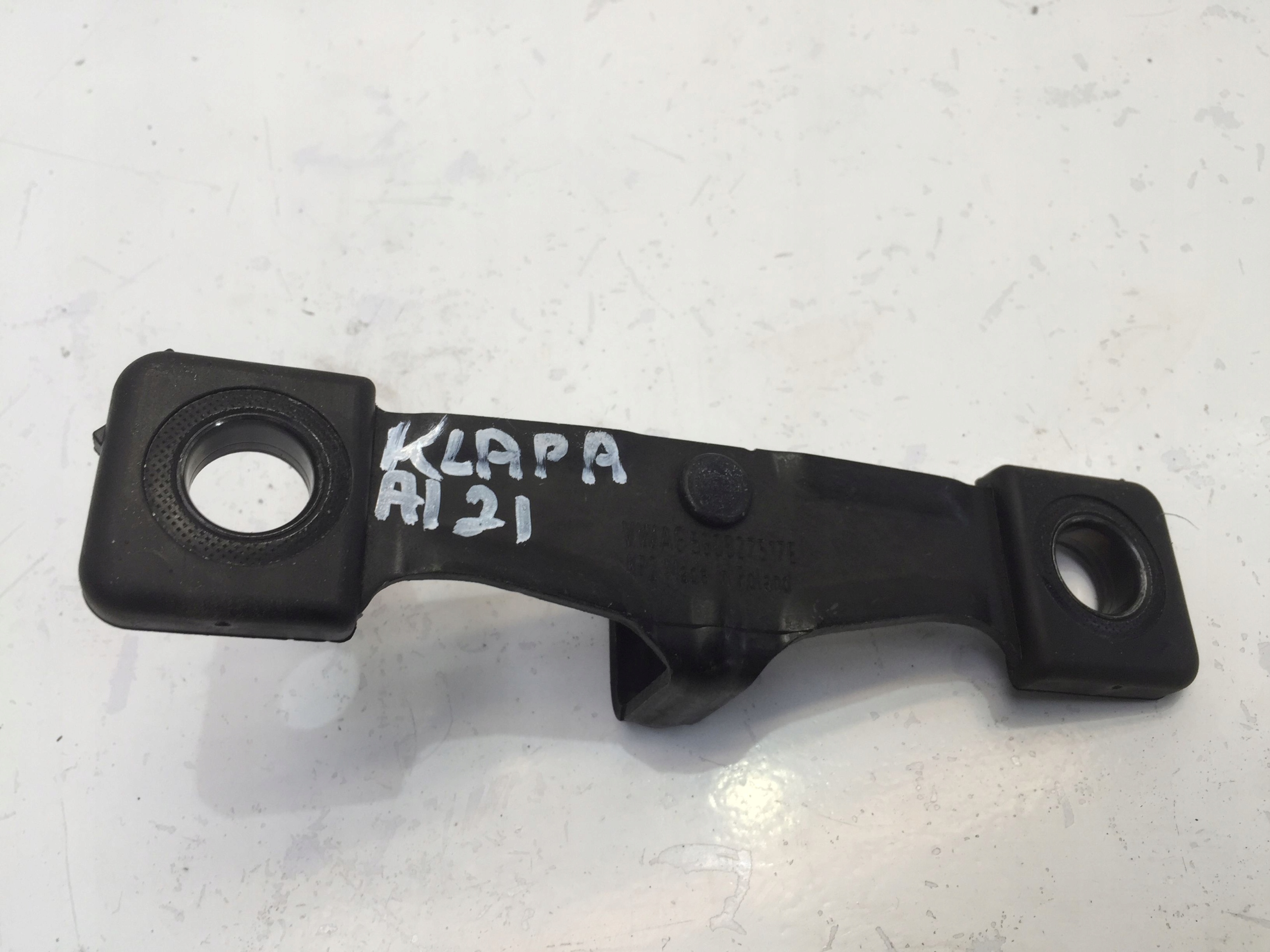 AUDI A1 82A RYGIEL ZAMKA KLAPY BAGAŻNIKA 5G0827517 Numer katalogowy części 5G0827517E