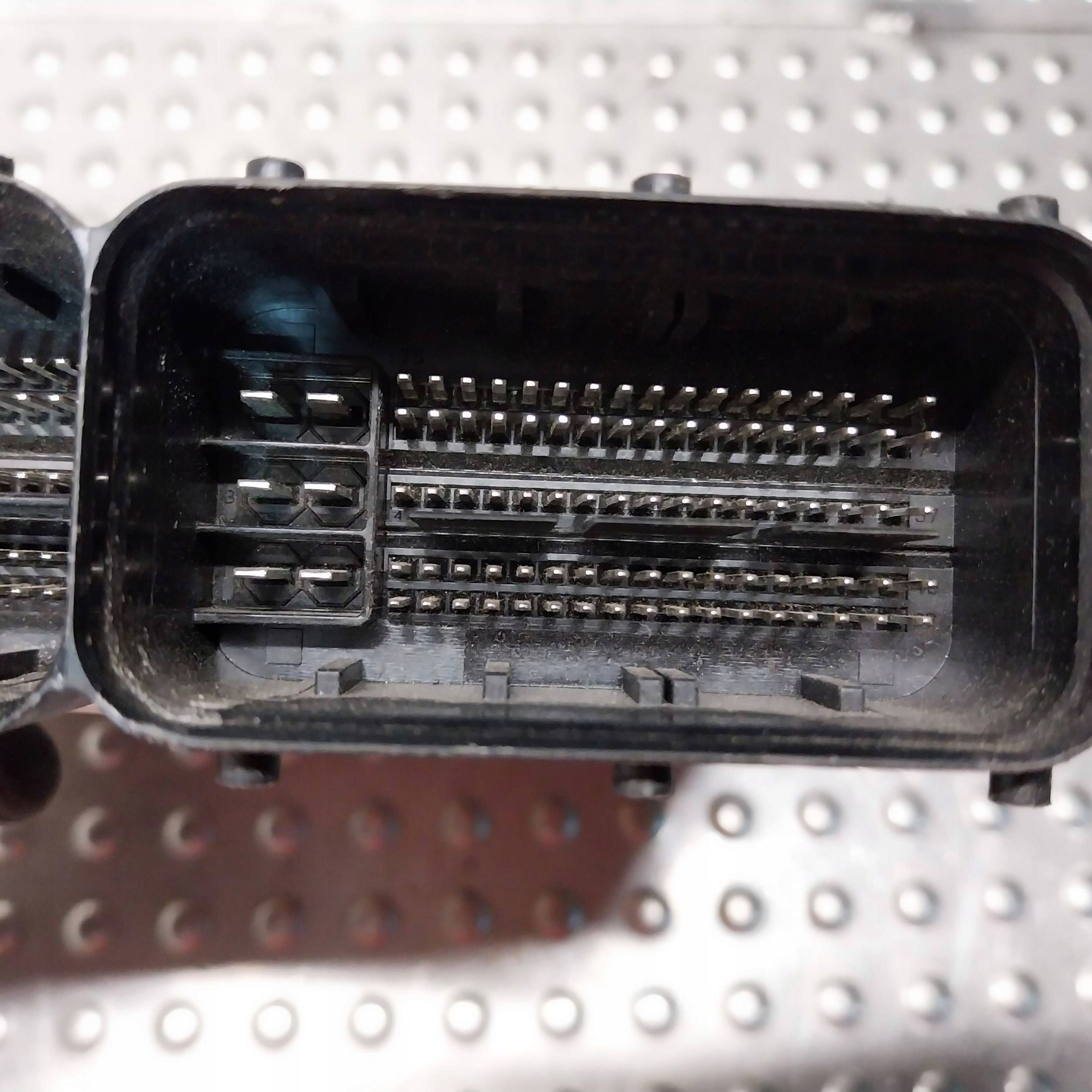 computer control unit of the engine 06L907309E AUDI A4 B9 A5 F5 8W 2.0TFSI