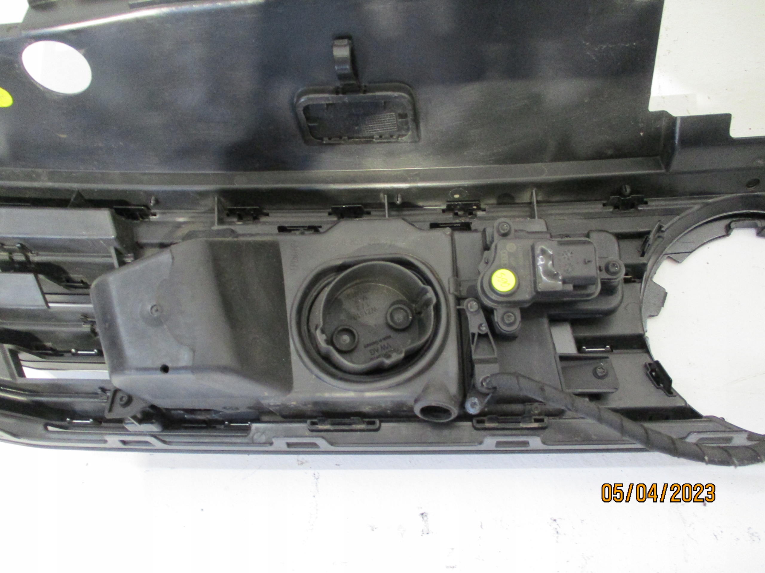 maska dvířka maska Vw PASSAT B8 3G0 poškozená