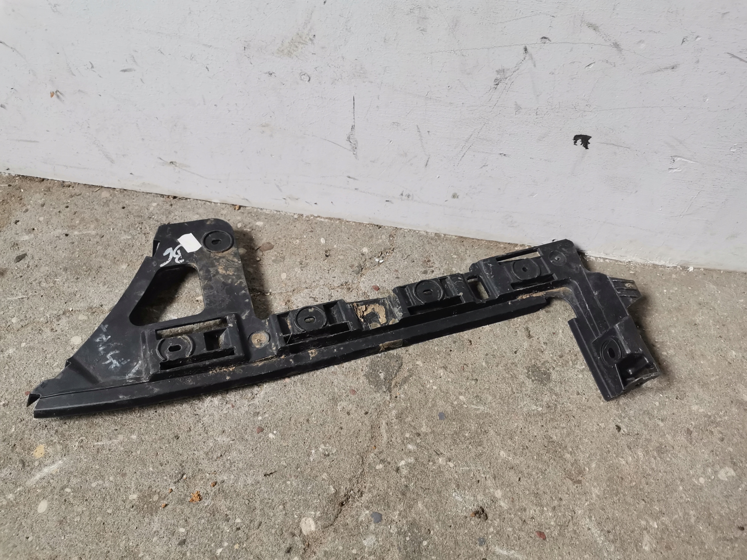 bumper bracket left rear part VW PASSAT B6 KOMBI 3C9807393