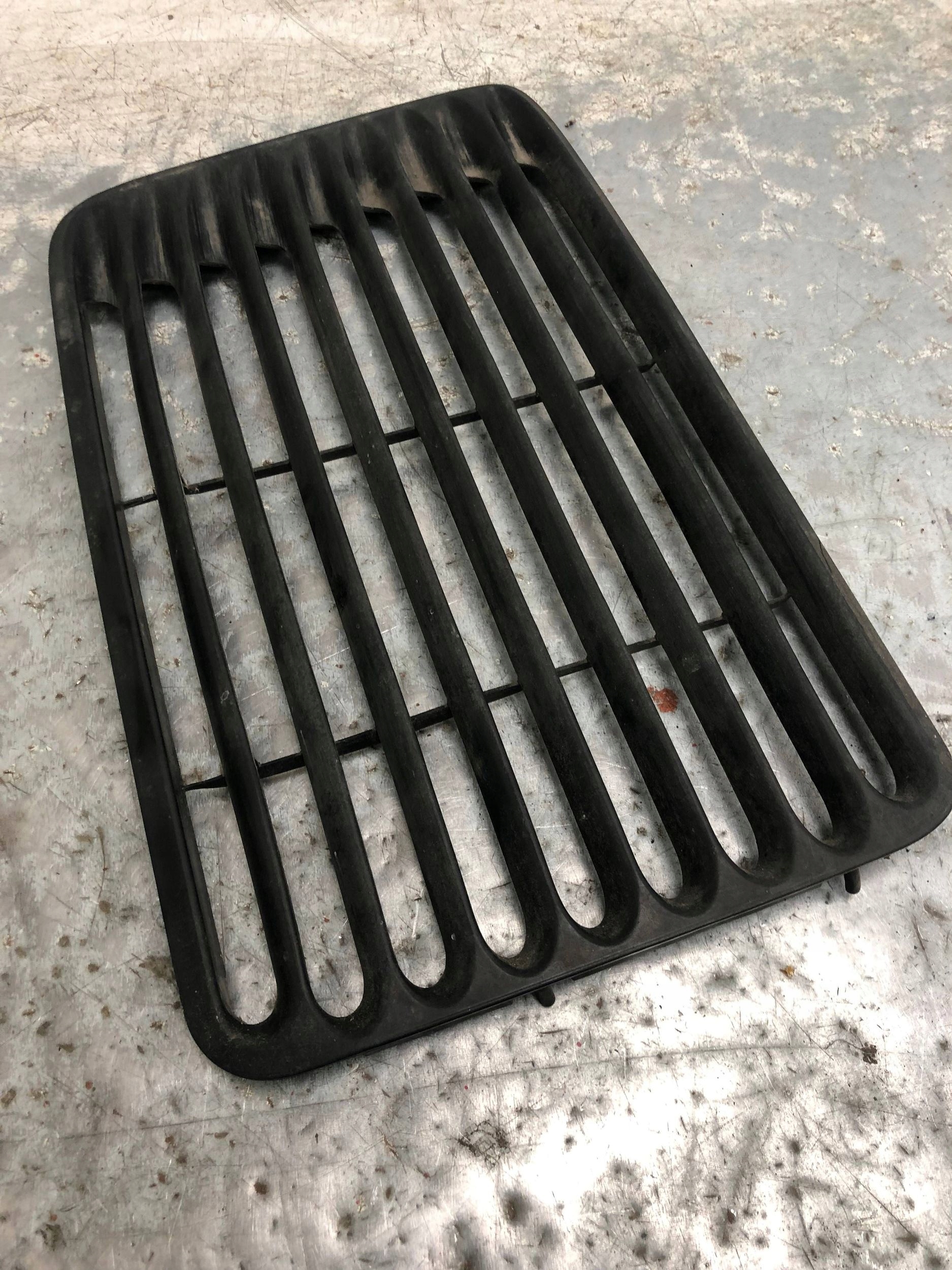 grid grille SPOJLERA left rear part PORSCHE 993 99351259100