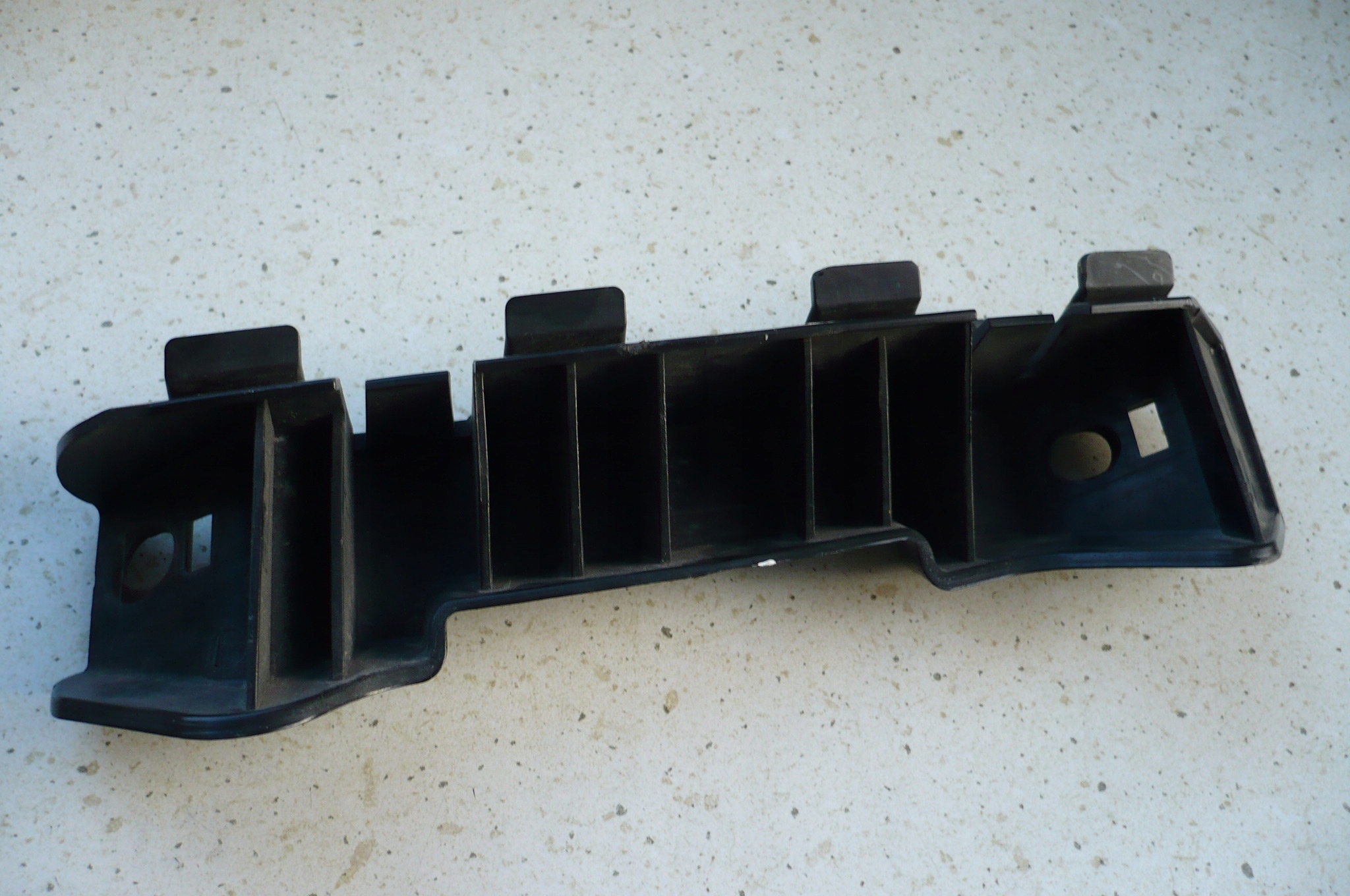 KIA CEED and 1 bumper bracket left front 06-09
