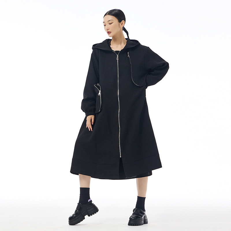 0008 Dlouhá oversize bunda s kapucí a zipem – styl street Y2K – černá