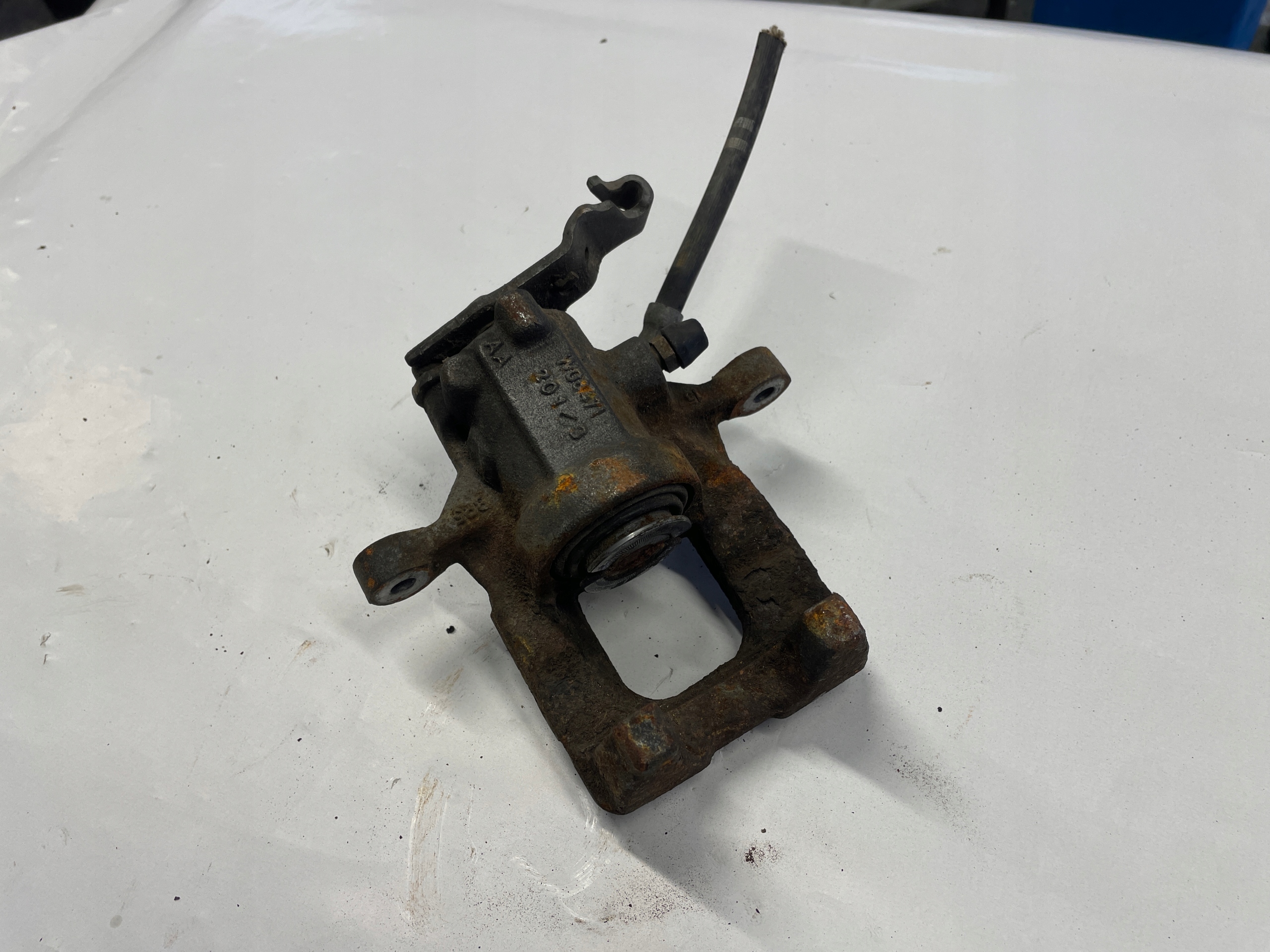 SKODA YETI 2.0 TDI caliper brake right rear part