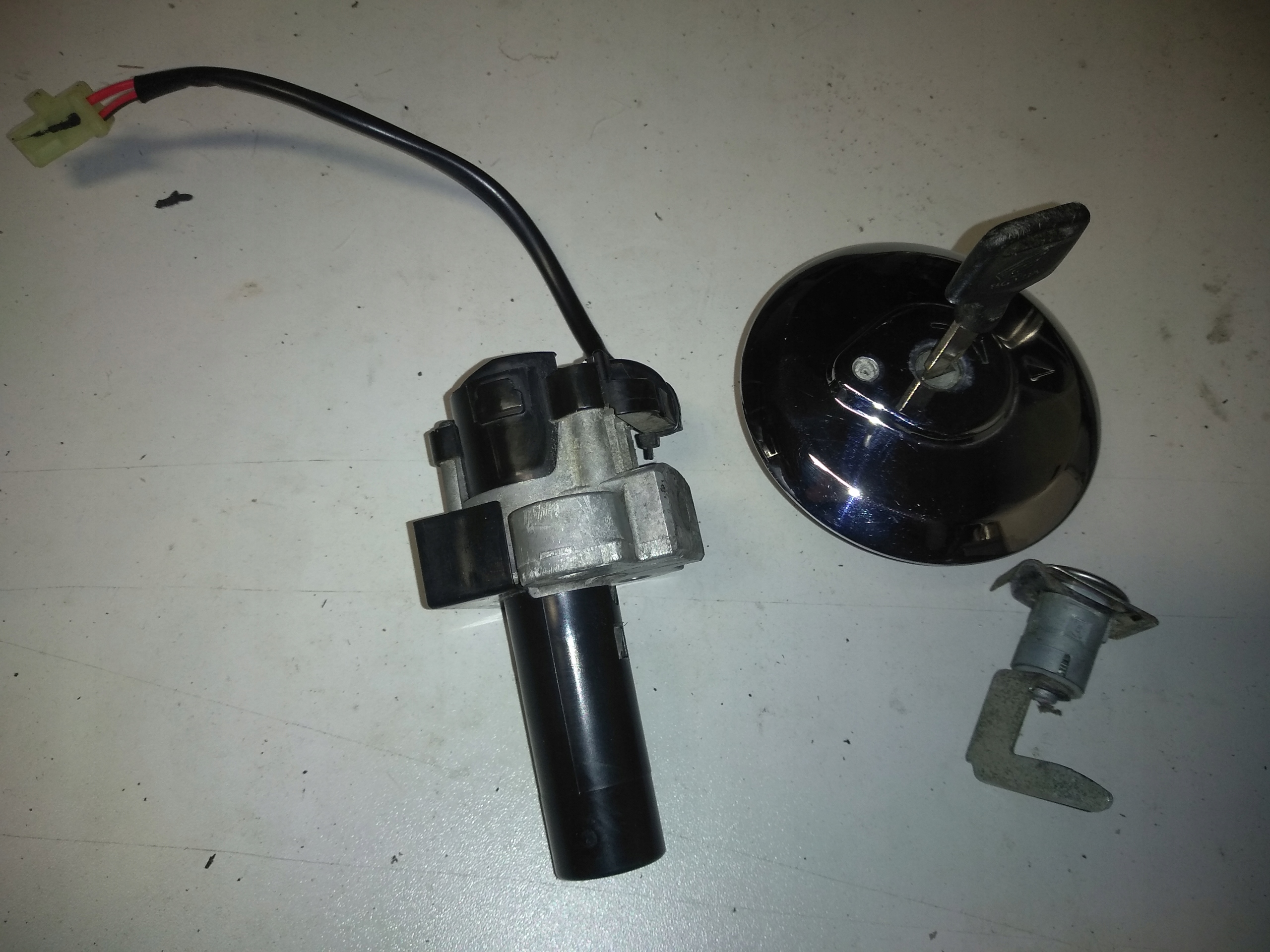 Honda Cb 125 F 17r Glr spínač zapaľovania palivová zátka sada zámkov