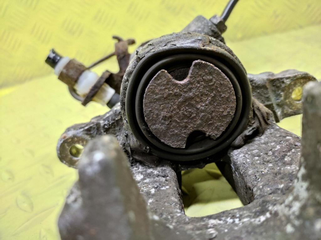PEUGEOT 207 1.6 HDI caliper brake left rear part