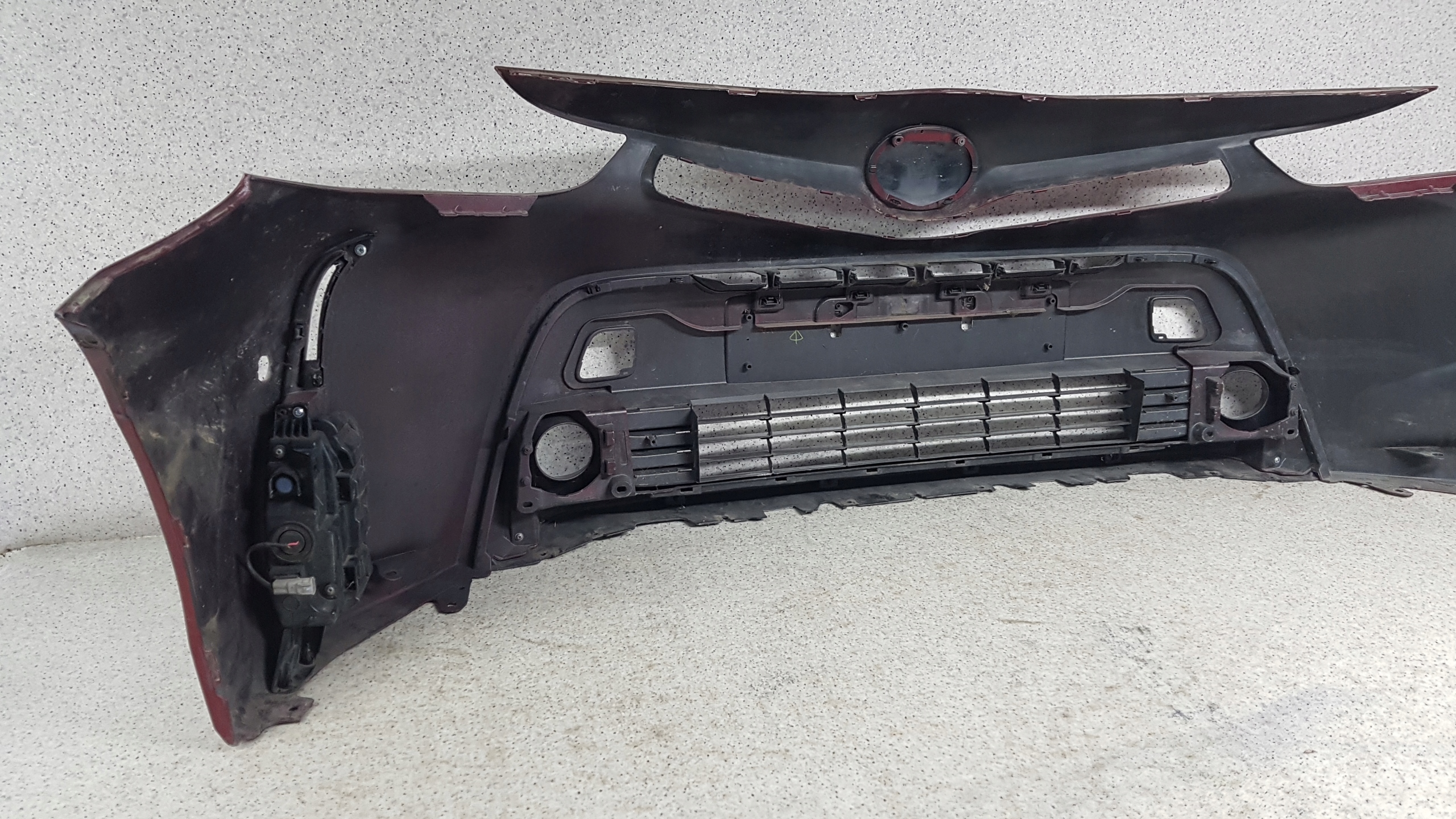 TOYOTA PRIUS plus 2015 - bumper front 2335