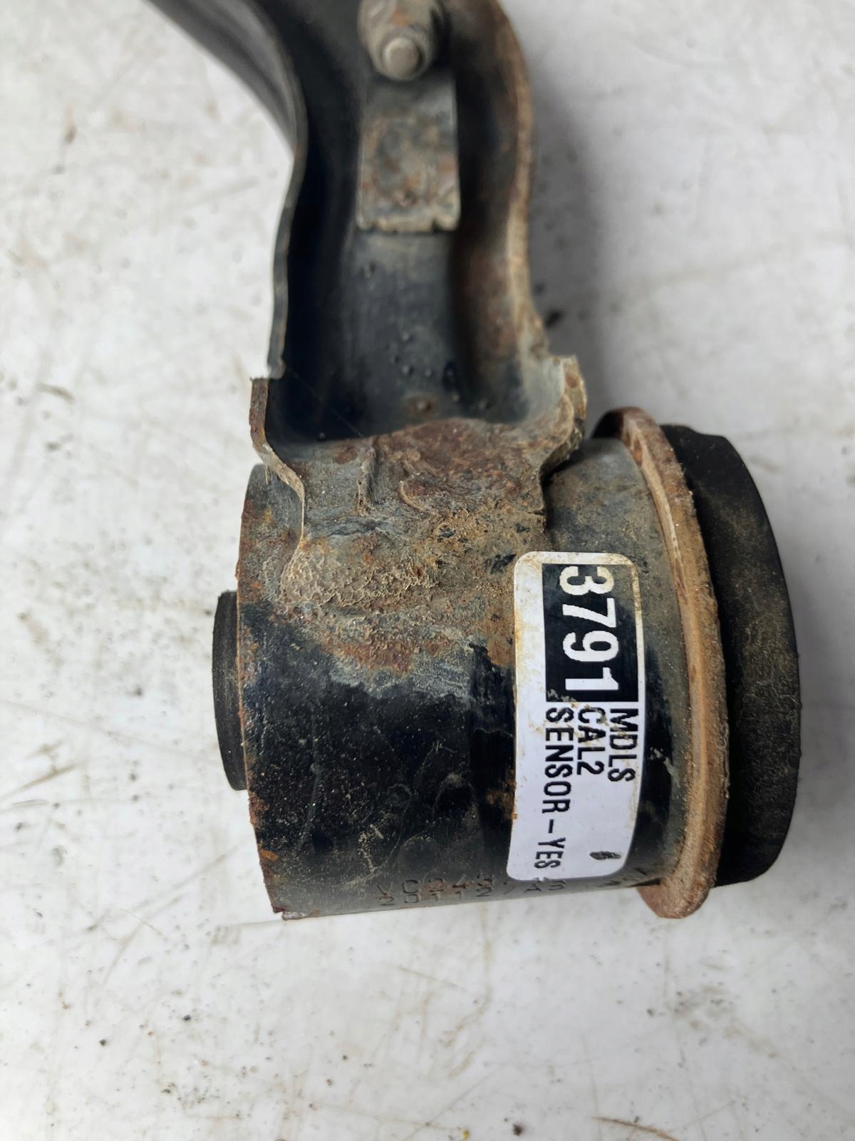 arm left front upper TESLA MODEL S 1043965-00