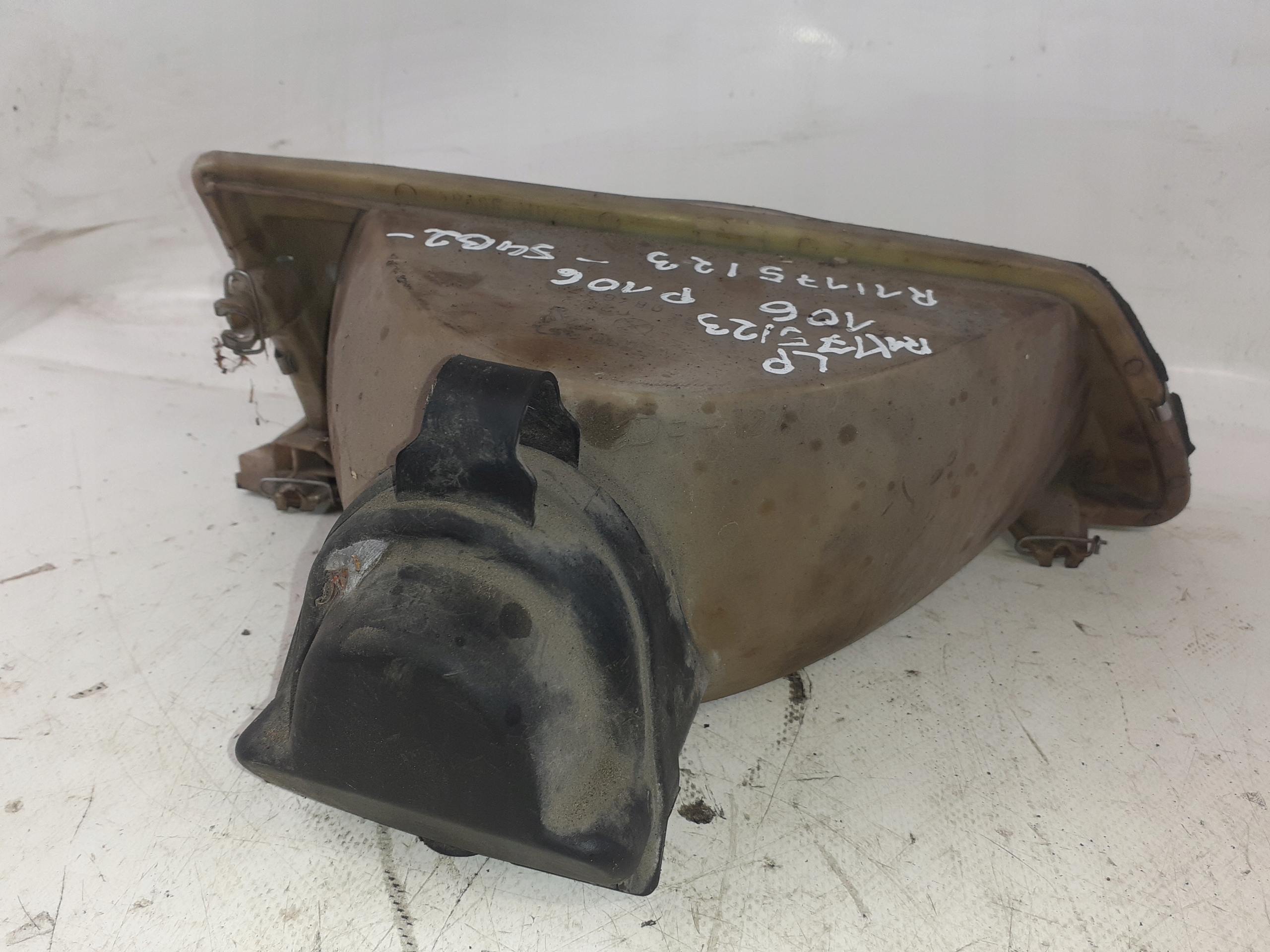 Peugeot 106 REFLEKTOR light front left