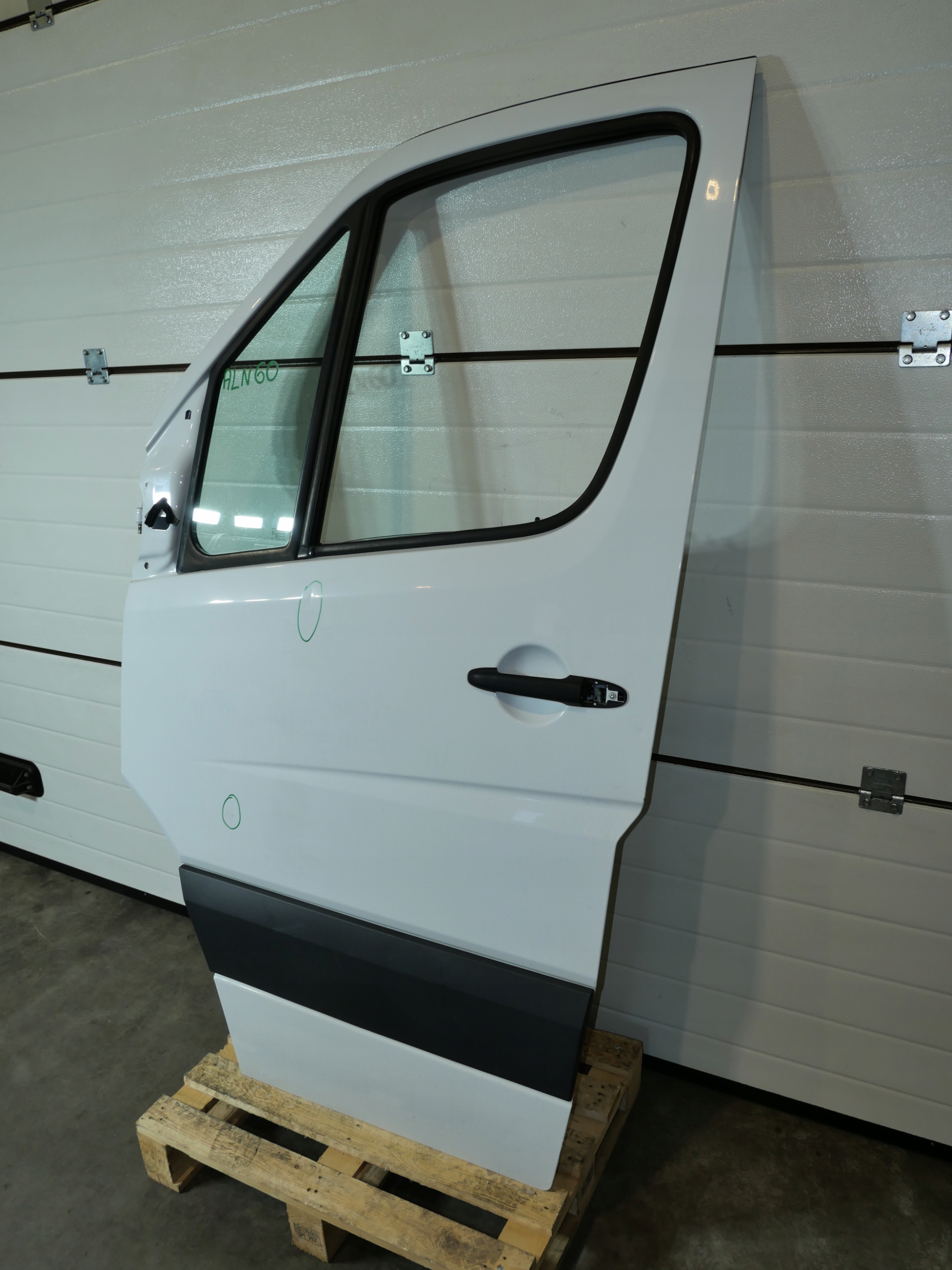 door left front MERCEDES SPRINTER 906