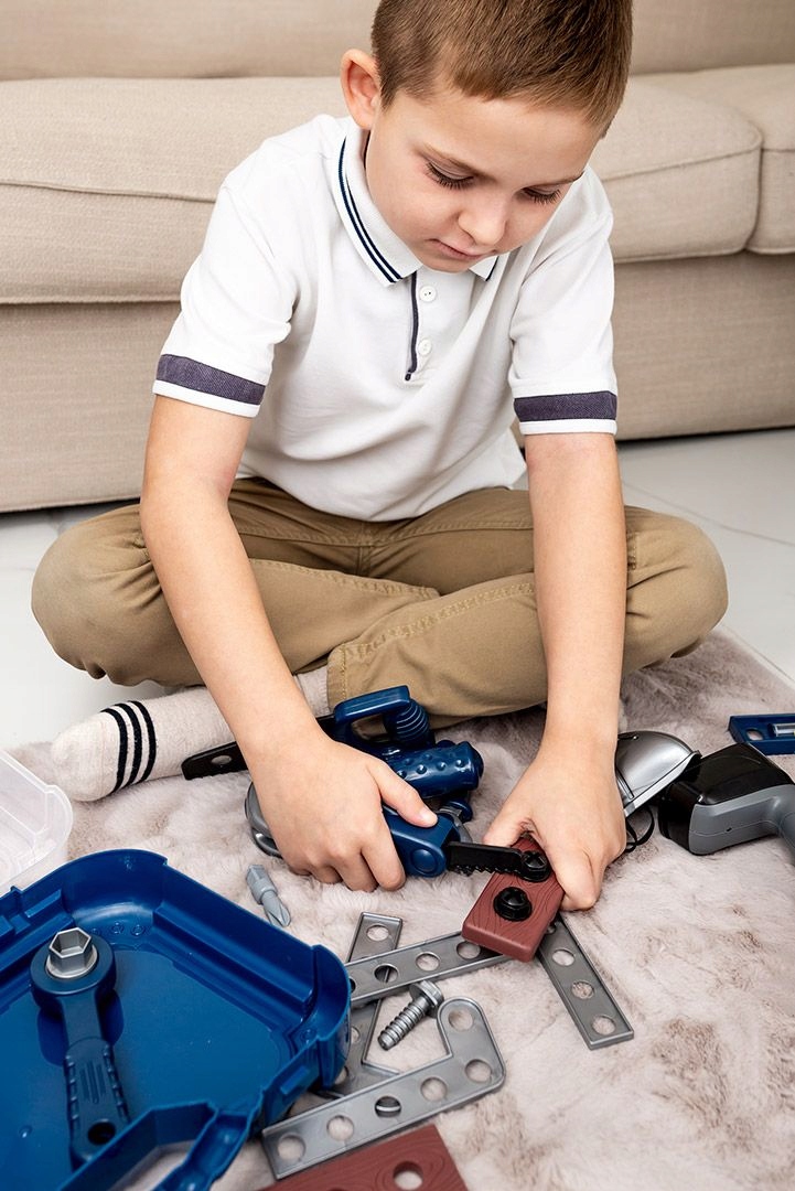 ZESTAW MAJSTERKOWICZA WALIZKA SKRZYNKA DLA DZIECI NARZĘDZIA WKRĘTARKA LUX Materiał plastik