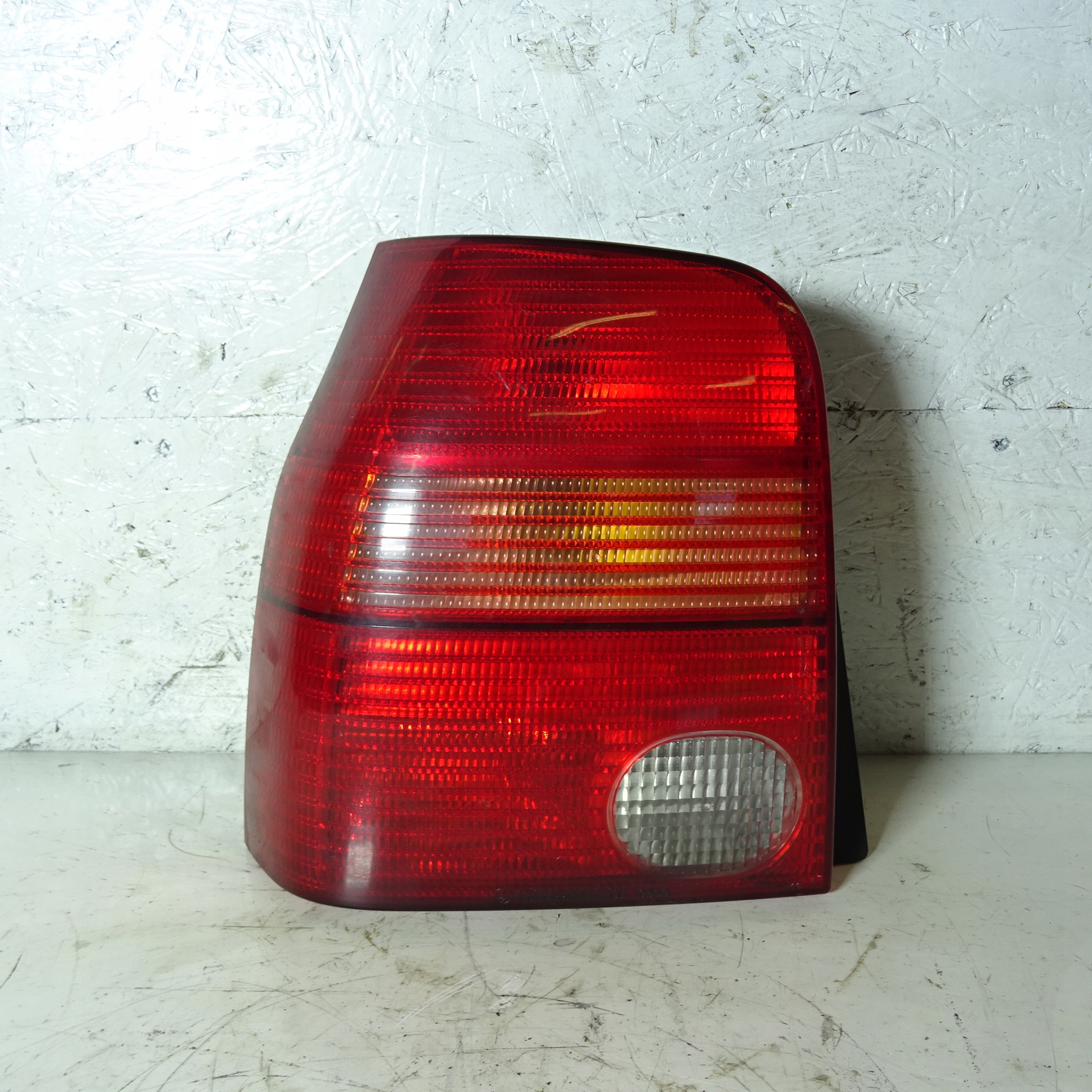 VW LUPO 3D Licht heck links S38020748