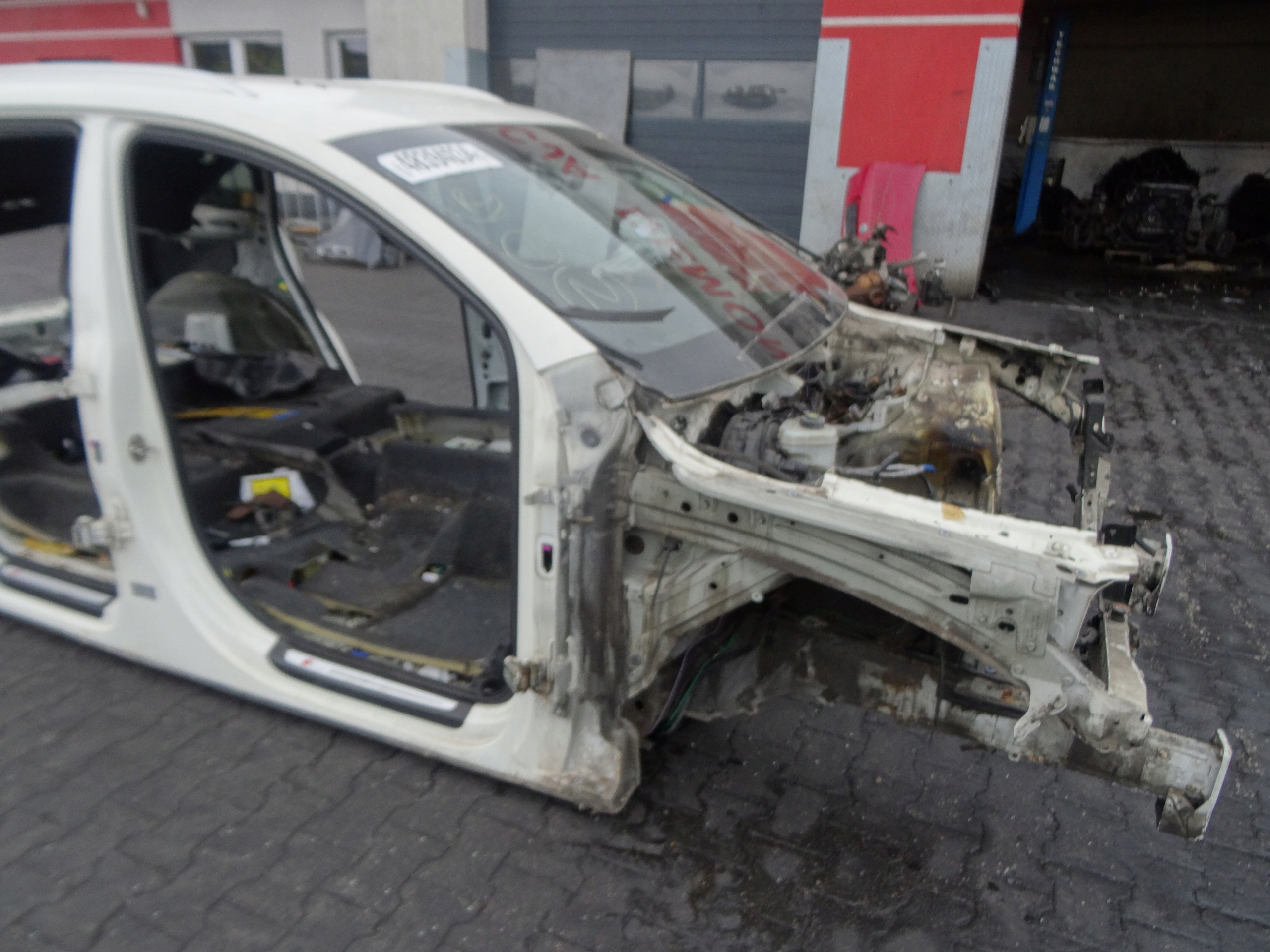 ЧЕТВЕРТИНА ПРАВИЙ ПЕРЕД AUDI Q7l