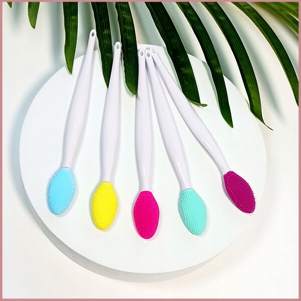 

Silikonowa szczoteczka do peelingu ust Yeye