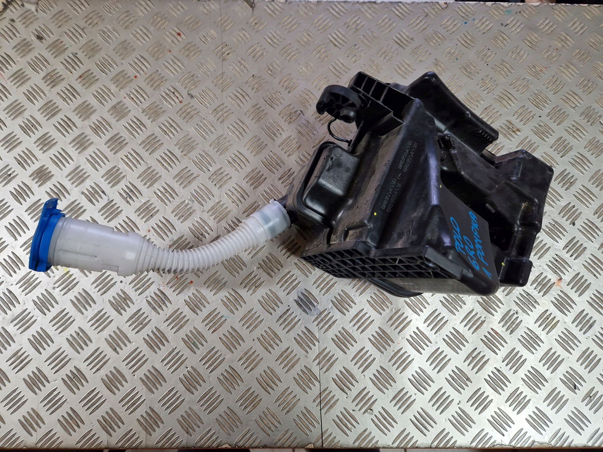 washer fluid tank VW POLO V 2009R->