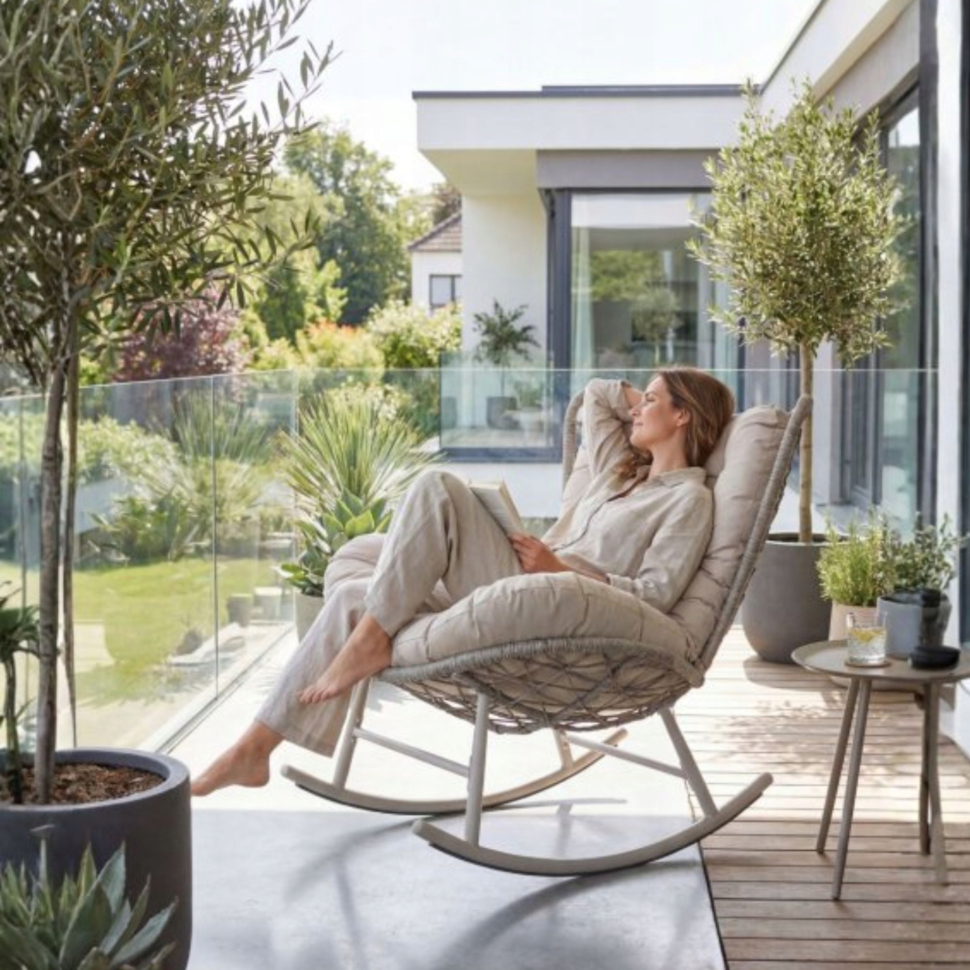 Fotel bujany huśtawka ogrodowa na taras balkon do ogrodu na biegunach