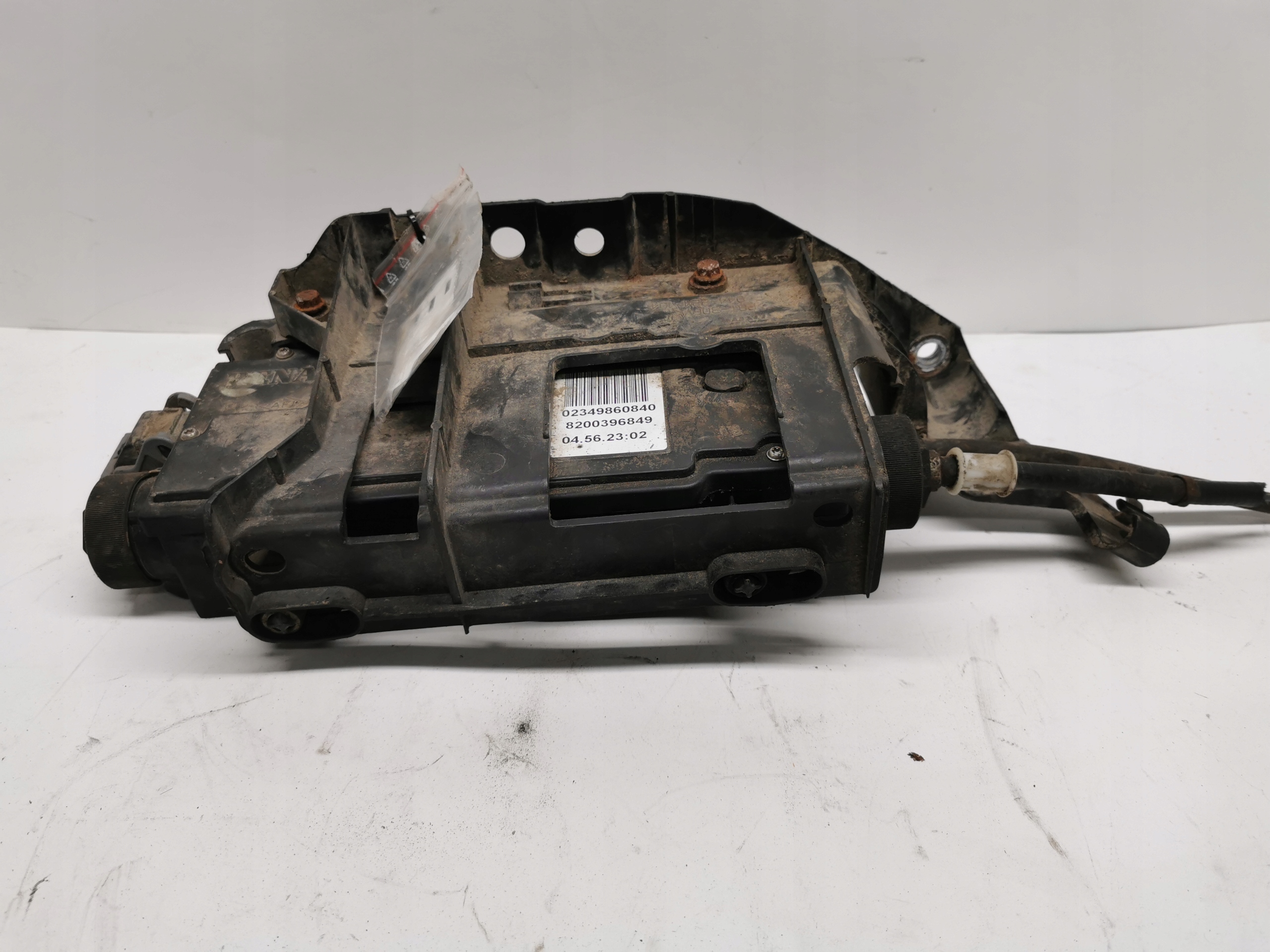 HAMULEC RĘCZNY ELEKTRYCZNY RENAULT SCENIC II 8200396849 ALL/4 Producent części Renault OE