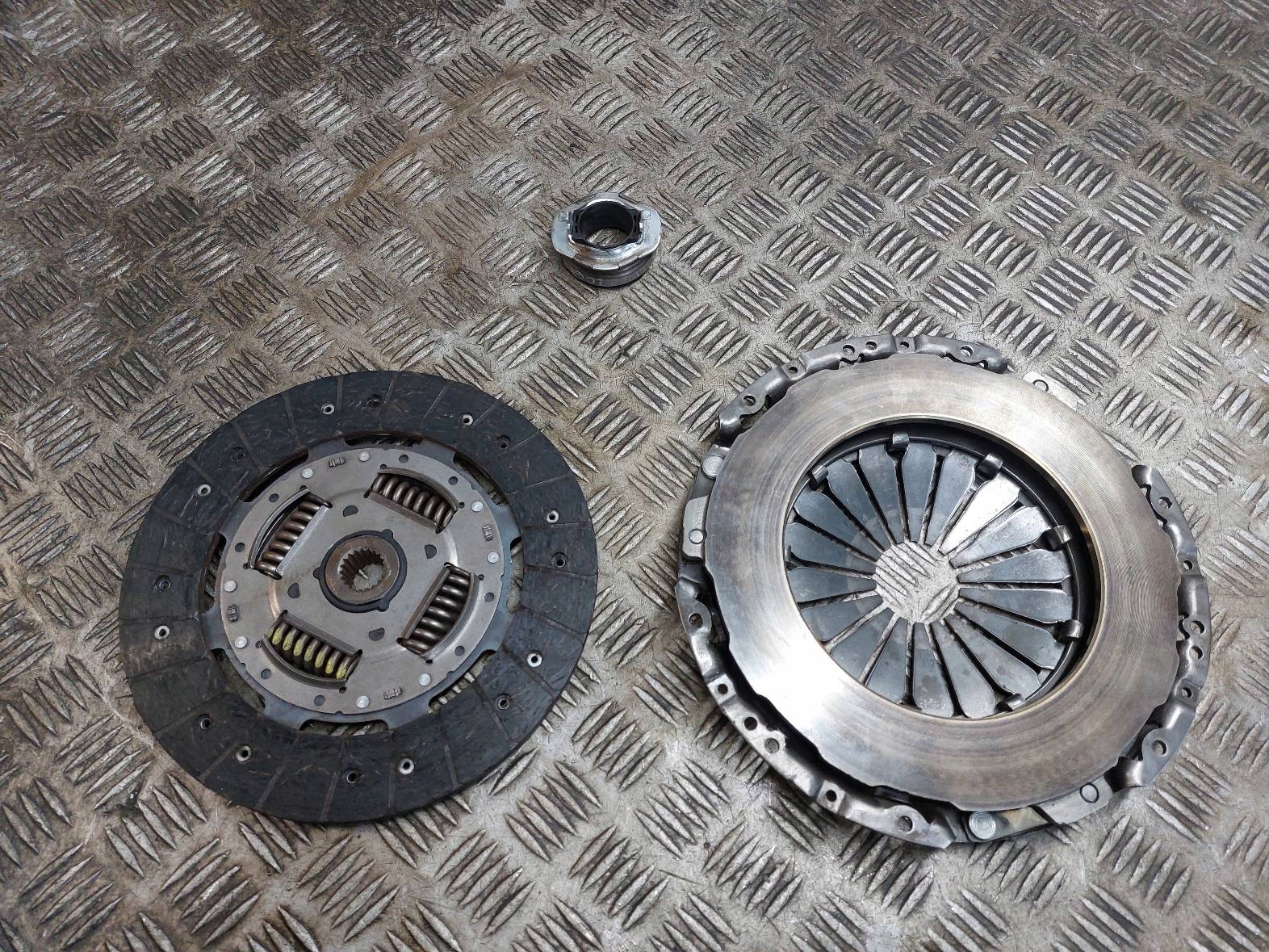 embrayage disque + de pression + LOZYSKO butée HYUNDAI I30 et 1.6 CRDI