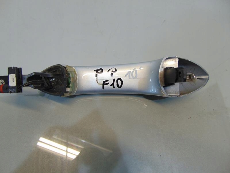 KLAMKA ZEWNETRZNA PRAWY PRZOD BMW 5 F10 Part manufacturer BMW OE