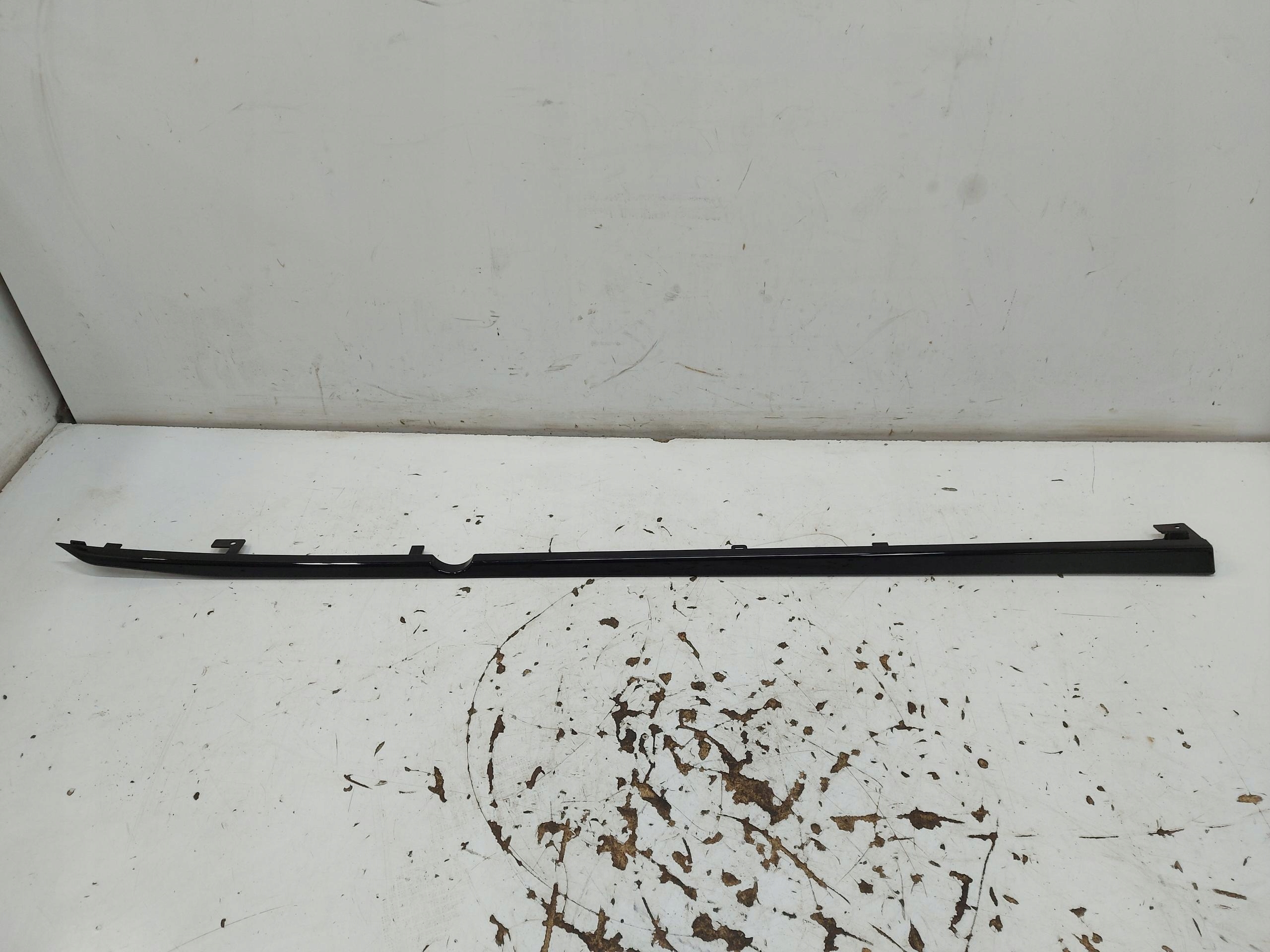 BMW 5 G60 moulding threshold left below door 8084761