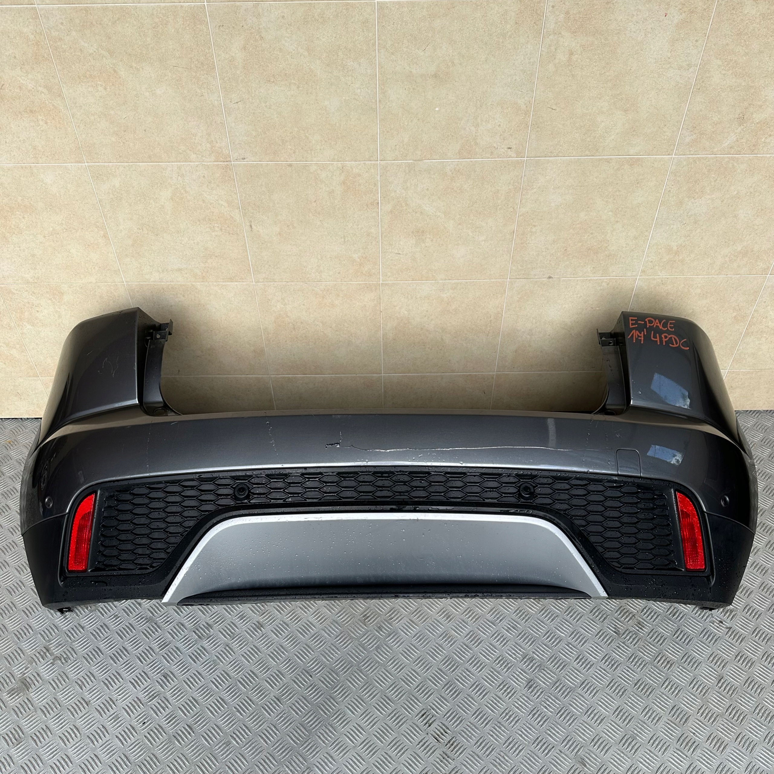 BUMPER REAR JAGUAR E-PACE 2017 ROK 4 PDC