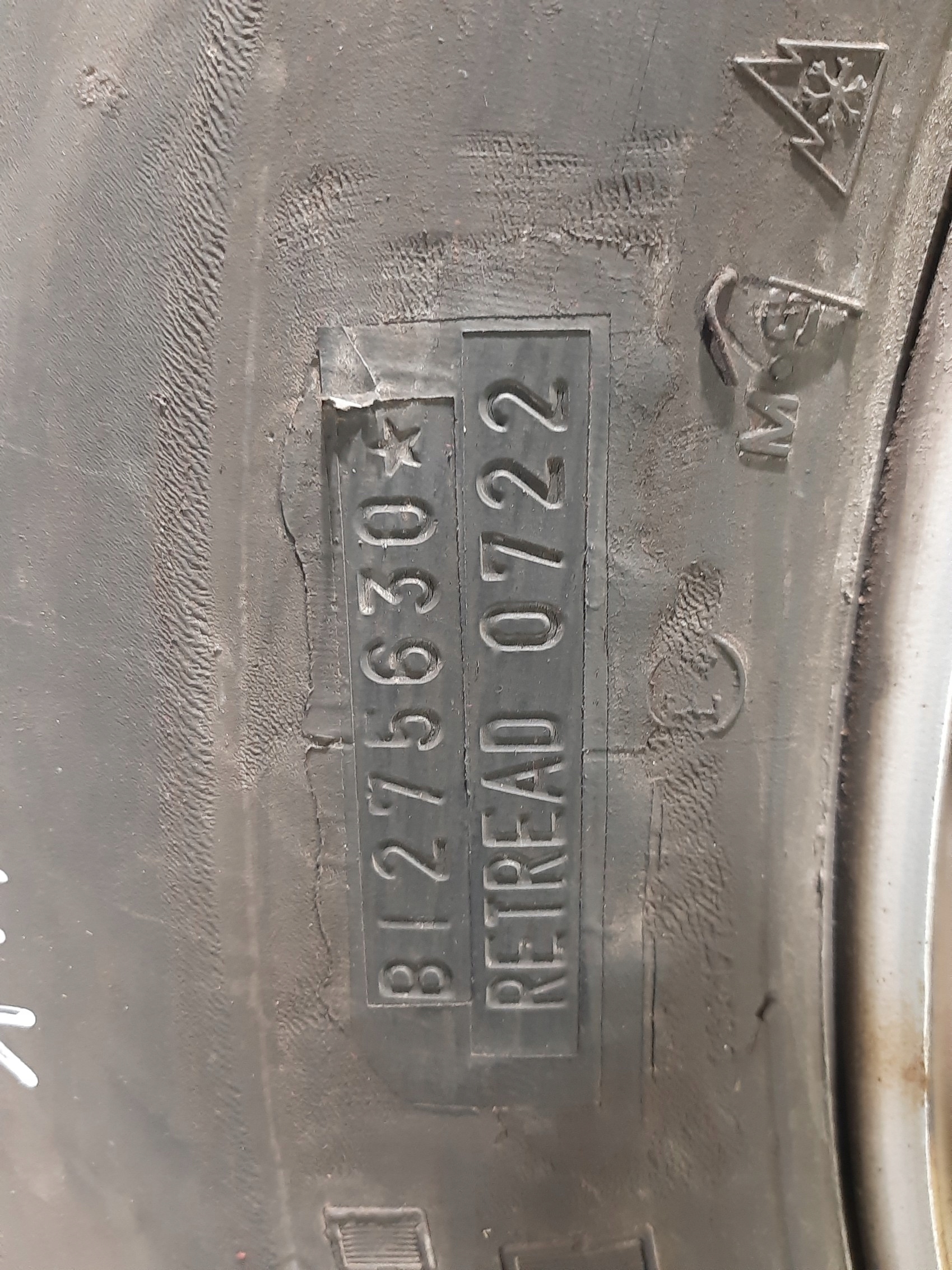wheels discs tyres 4x RETREAD PIRELLI MC:01 275/70 R22.5