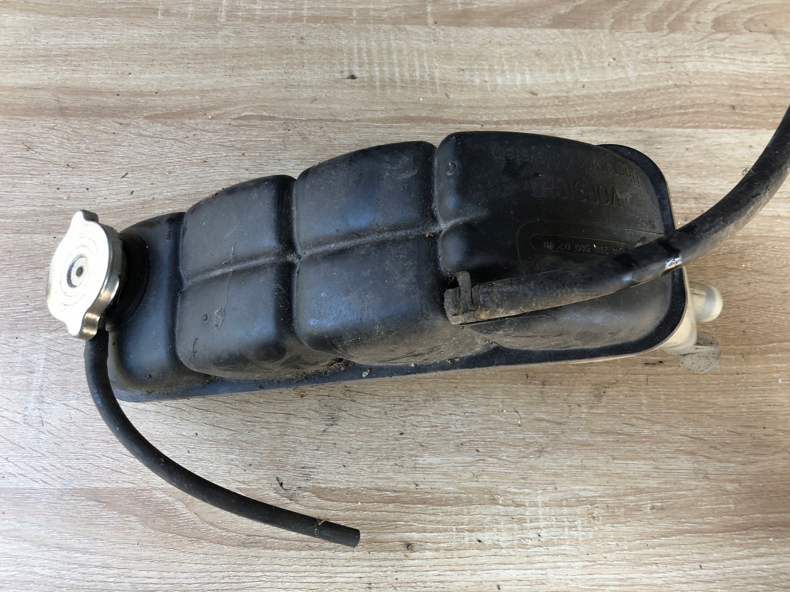 Réservoir eau MERCEDES W210 A2105000249