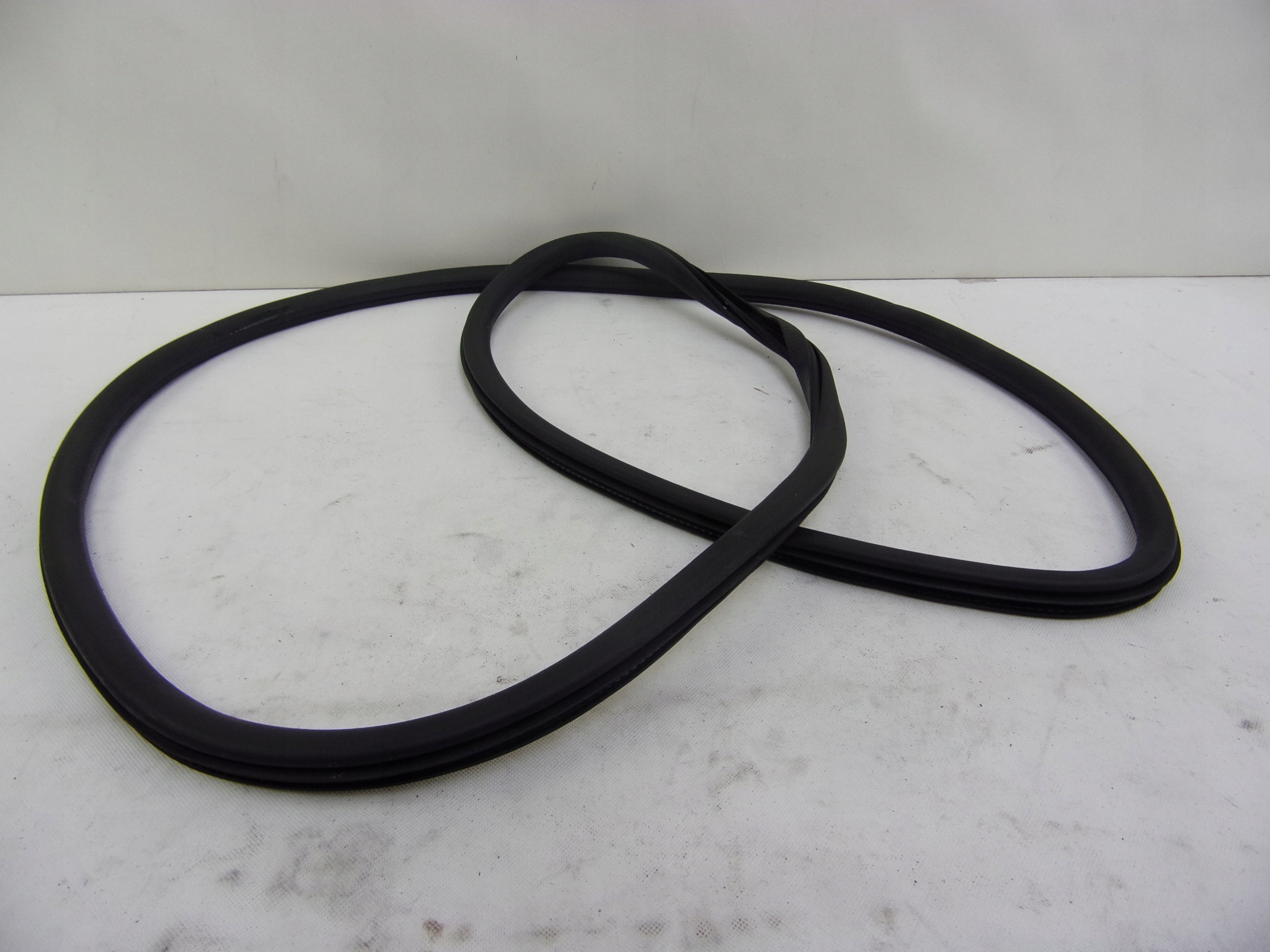 CHRYSLER PACIFICA 16-УПЛОТНЕНИЕ ПЕРЕДНЕЙ ПРАВОЙ ДВЕРИ