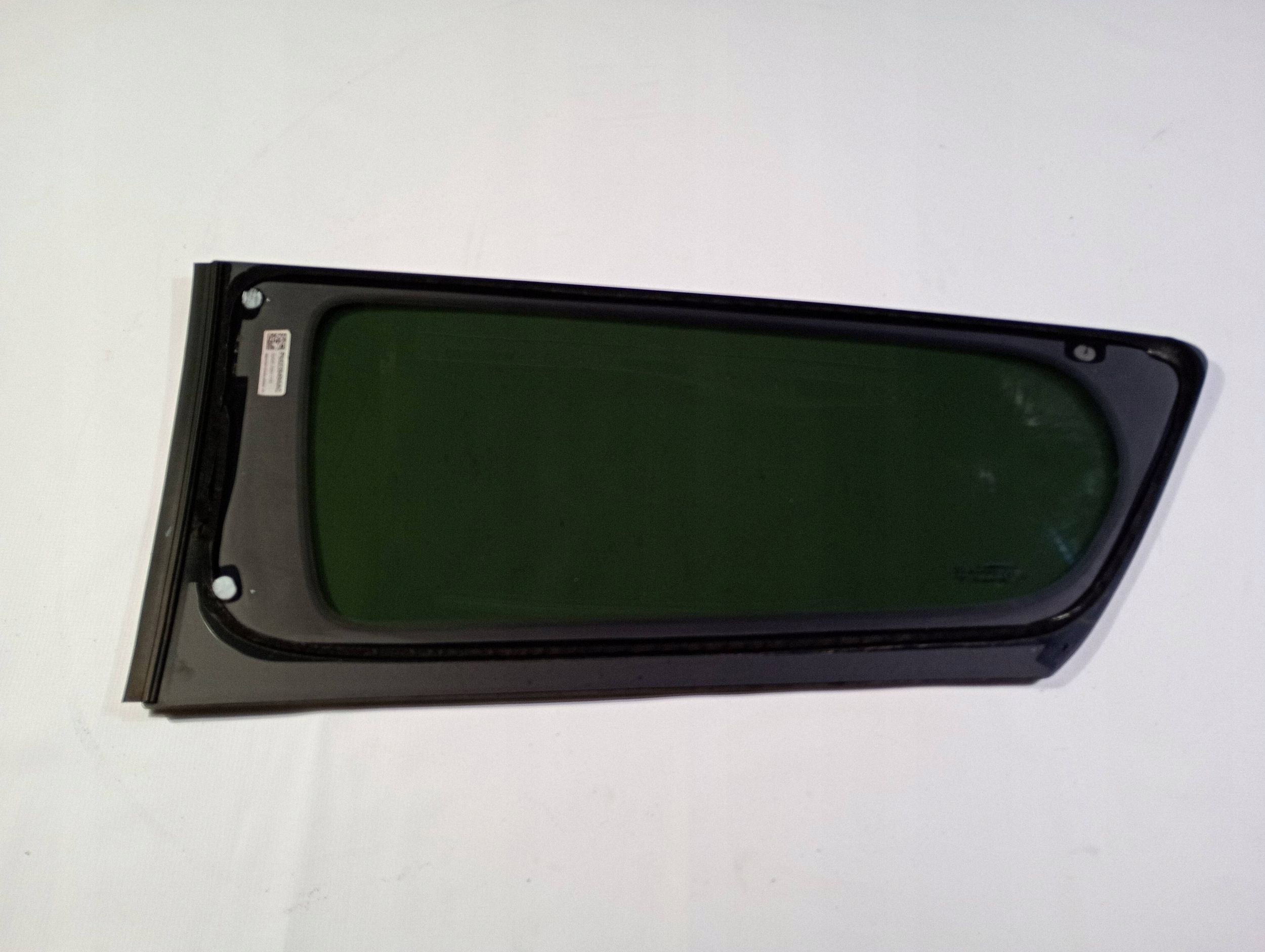 window bodywork side right rear part Chrysler Pacifica 2021