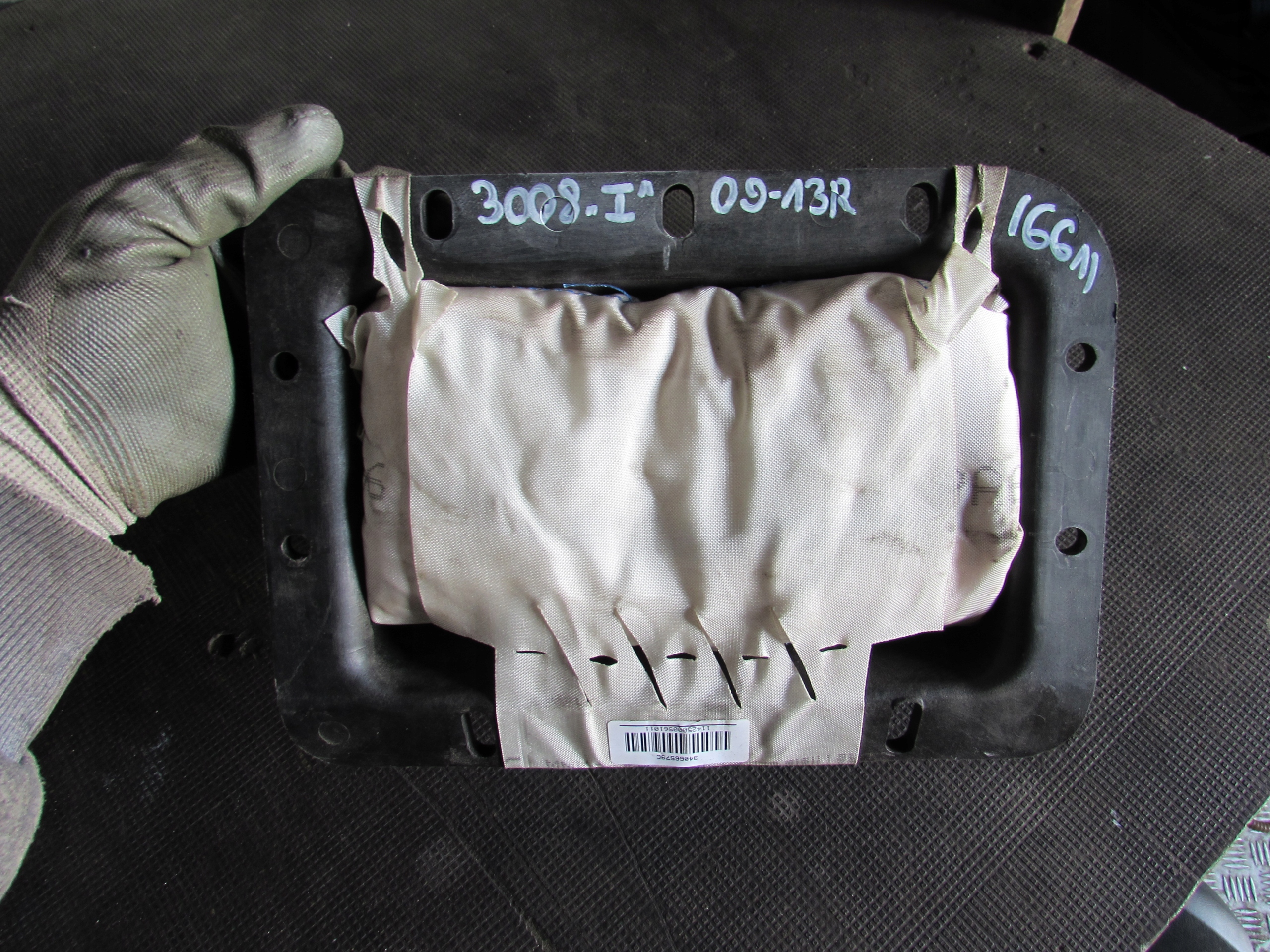 торпеда Подушки peugeot 3008 и 09-13r