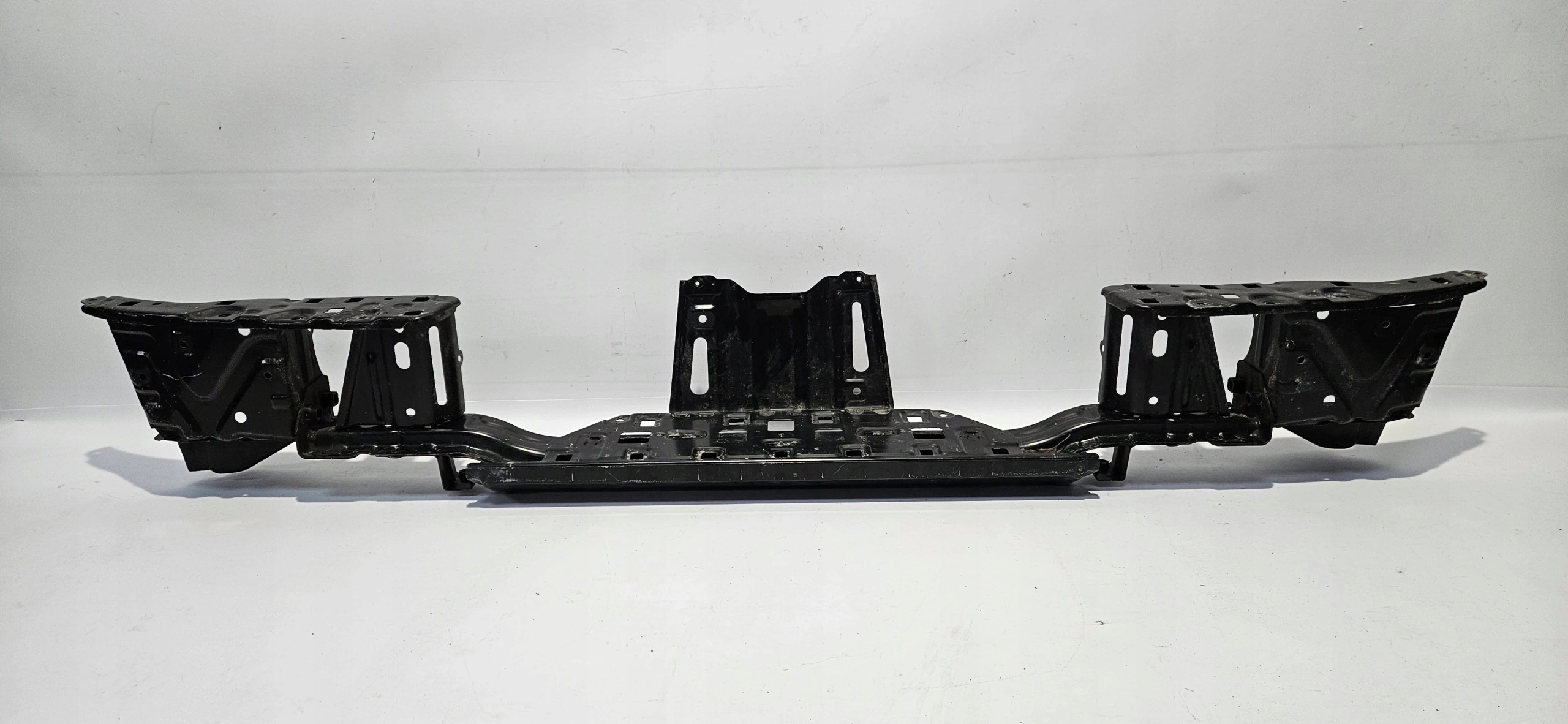 BELKA TYLNA STOPIEŃ TYŁ TOYOTA HILUX VIII 15-