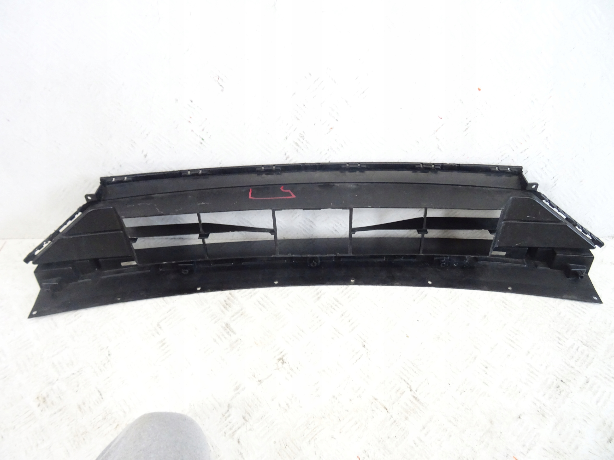 grid of a bumper front front central FORD KUGA MK3 ST-LINE LV4B-17K945-S