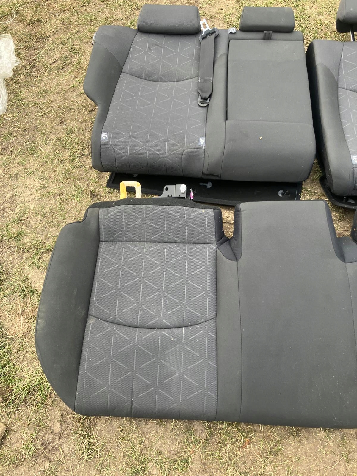 диван зад TOYOTA RAV4 V