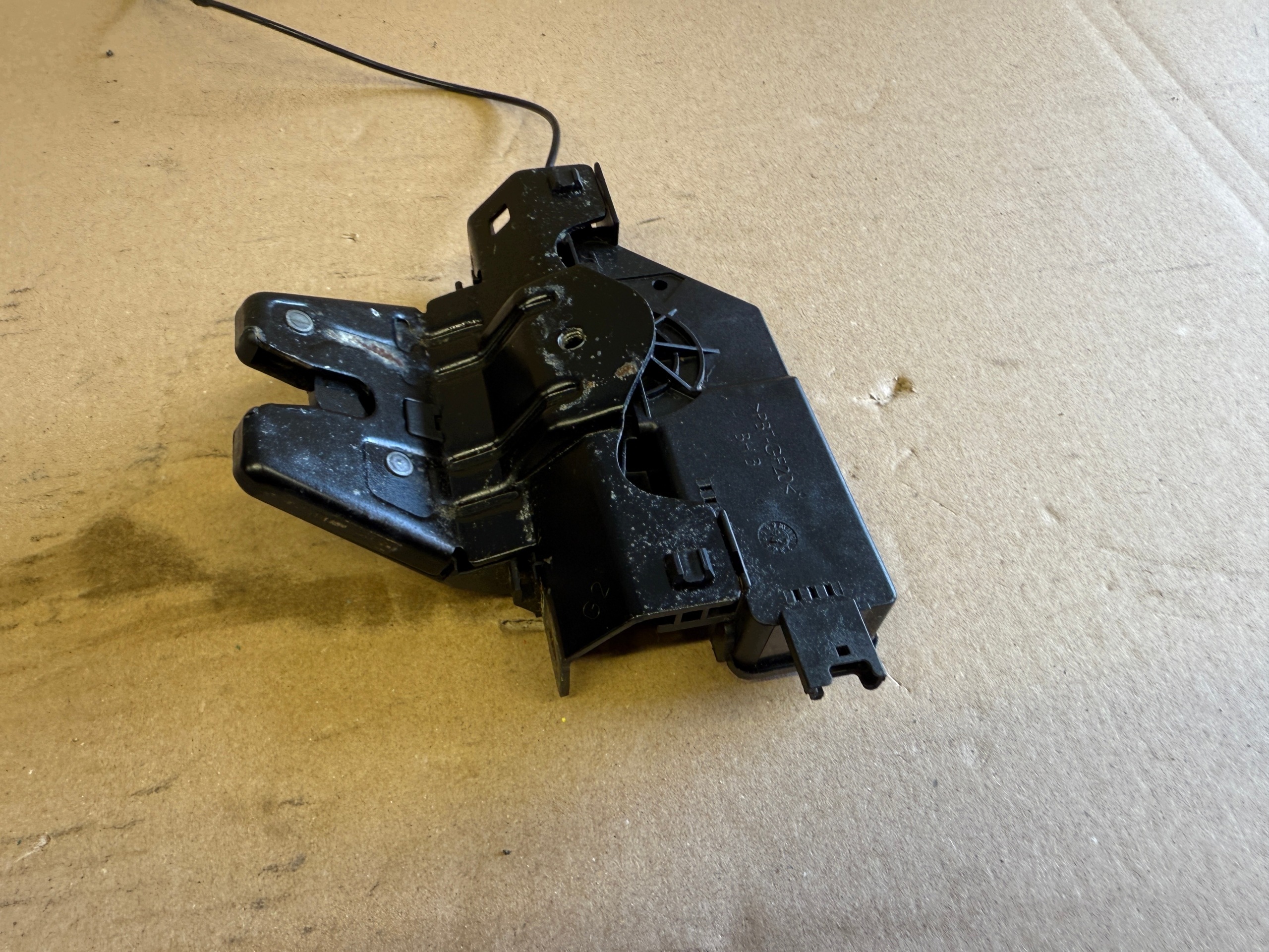BMW 1 E81 E87 lock bonnet boot 7840617