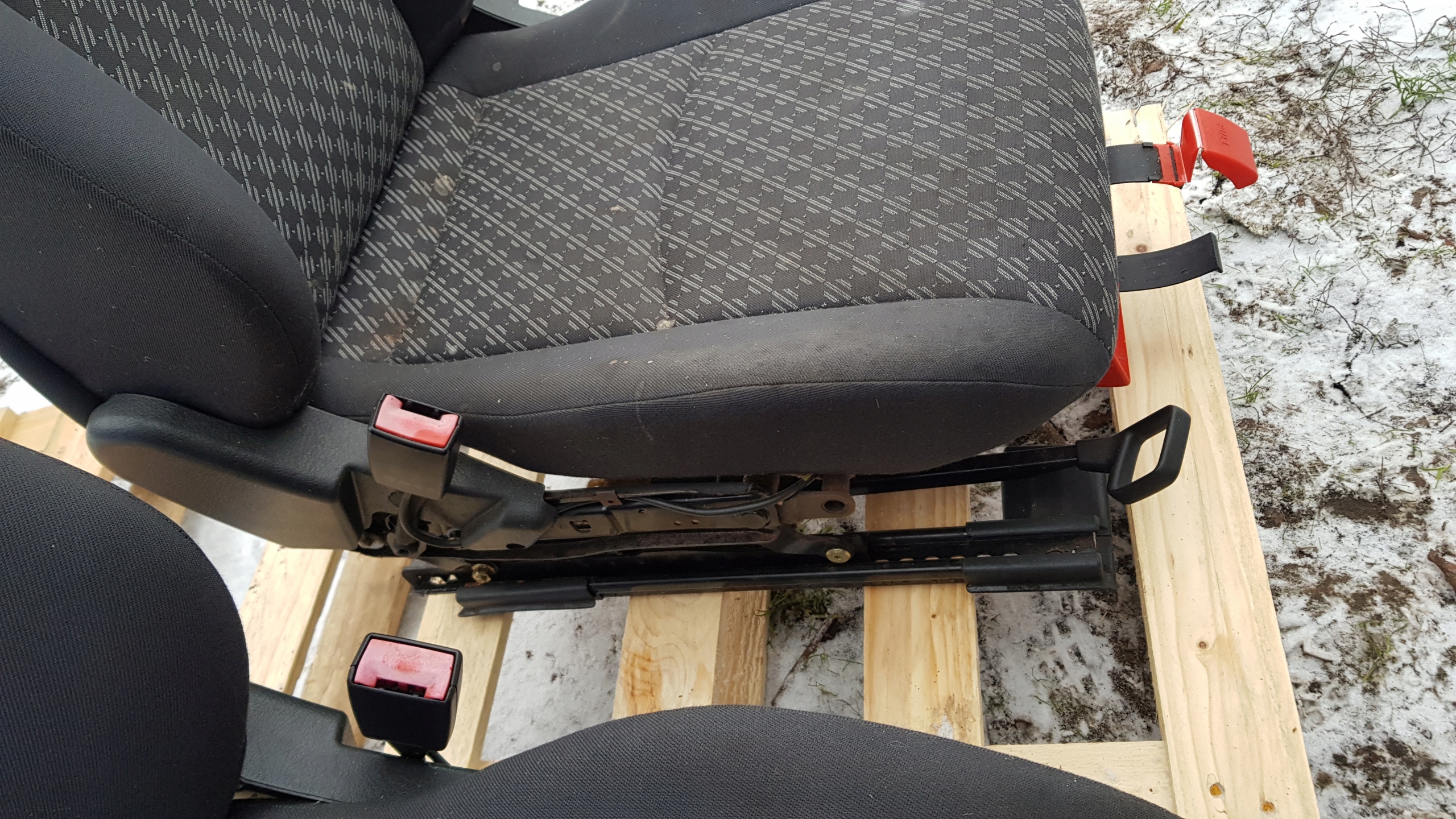 MERCEDES W203 seat left front grid support