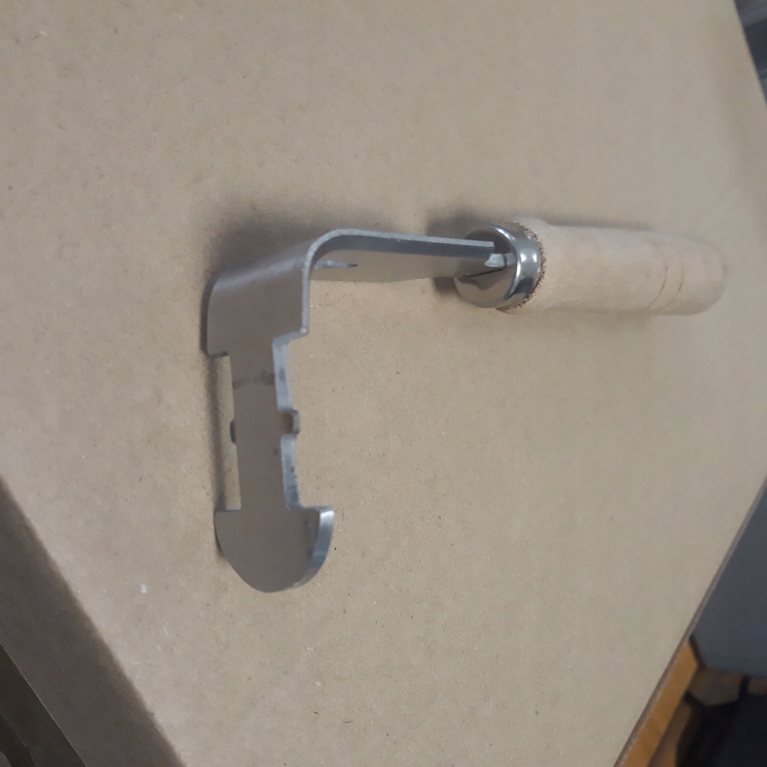 

Skrobak Nierdzewny do ramek w Oprawie drewnianej